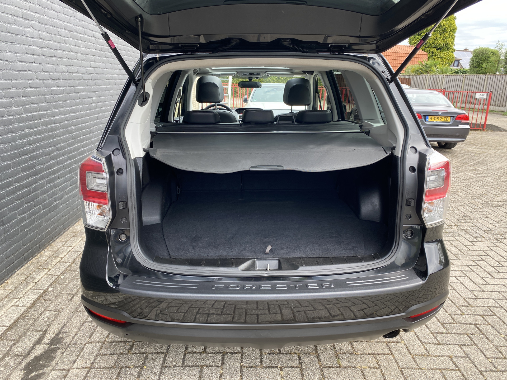 Subaru Forester 2.0 AWD Premium 150 pk AUT. | 1e eigenaar | dealer onderhouden | navigatie | leder interieur | panoramadak | keyless