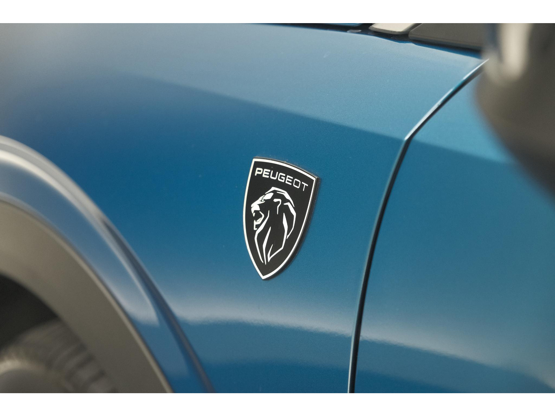 Peugeot 3008 1.2 Hybrid 136 GT | Panoramdak | 360 Camera | Stoelverwarming | Elektrische Kofferklep | Allseason Banden