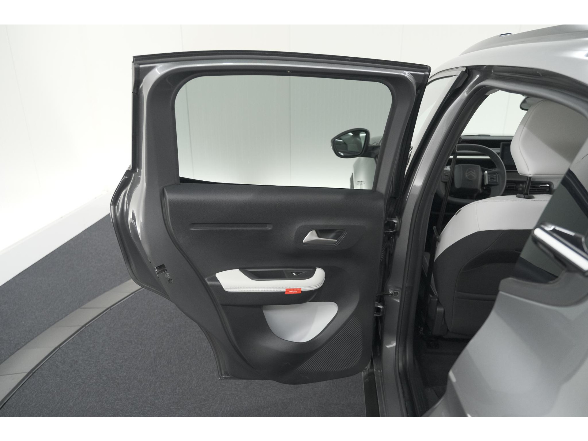 Citroen Ë-C3 Max 113pk 44 kWh | 7 KW Laadfunctie | Camera | Navigatie | Apple Carplay | Parkeersensoren