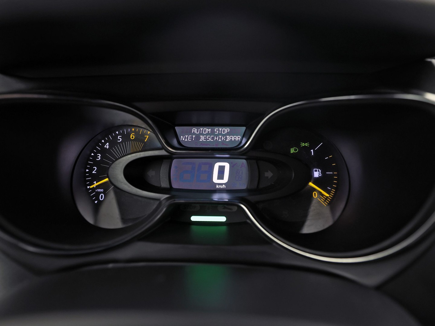 Renault Captur 0.9 TCe Dynamique Black Pack Automaat (NAP, NAVIGATIE, CLIMATE, GETINT GLAS, CAMERA, SPORTSTOELEN, CRUISE, ELEK PAKKET, NIEUWSTAAT)