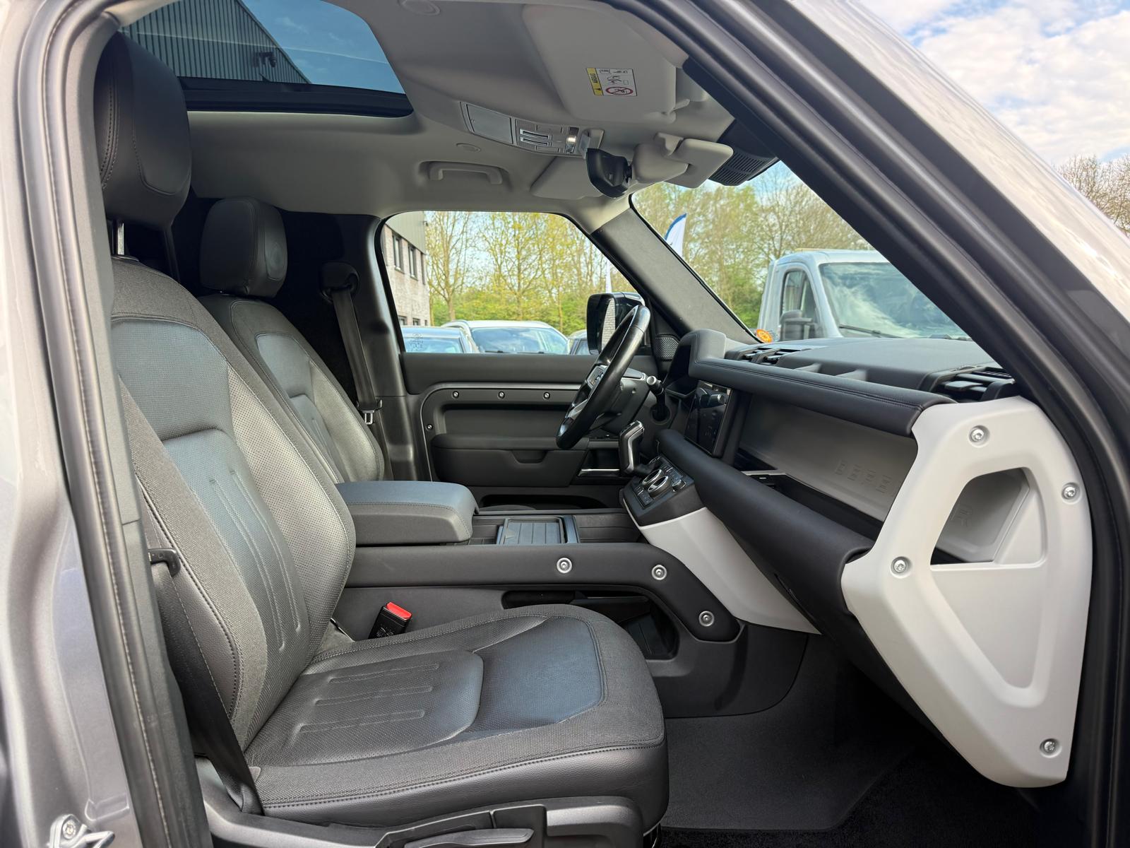 Land Rover Defender 2.0 D240 110 S | 3/6/12MND GARANTIE | GRIJSKENTEKEN| PANO | CRUISE | LED | CARPLAY | DAB | NAVI | LMV |