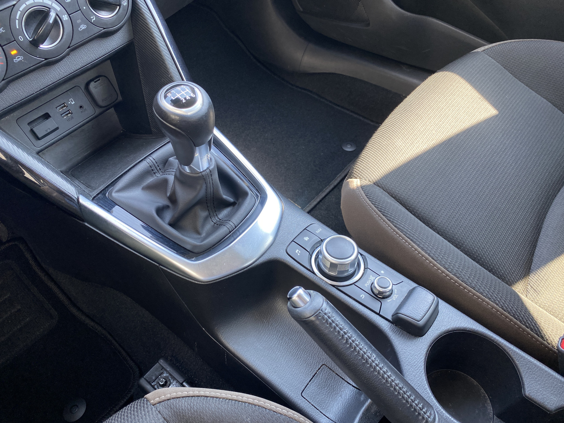 Mazda 2 1.5 Skyactiv-G Comfort | 1e eigenaar | dealer onderh. | navigatie | stoelverw. | cruise control | apple carplay