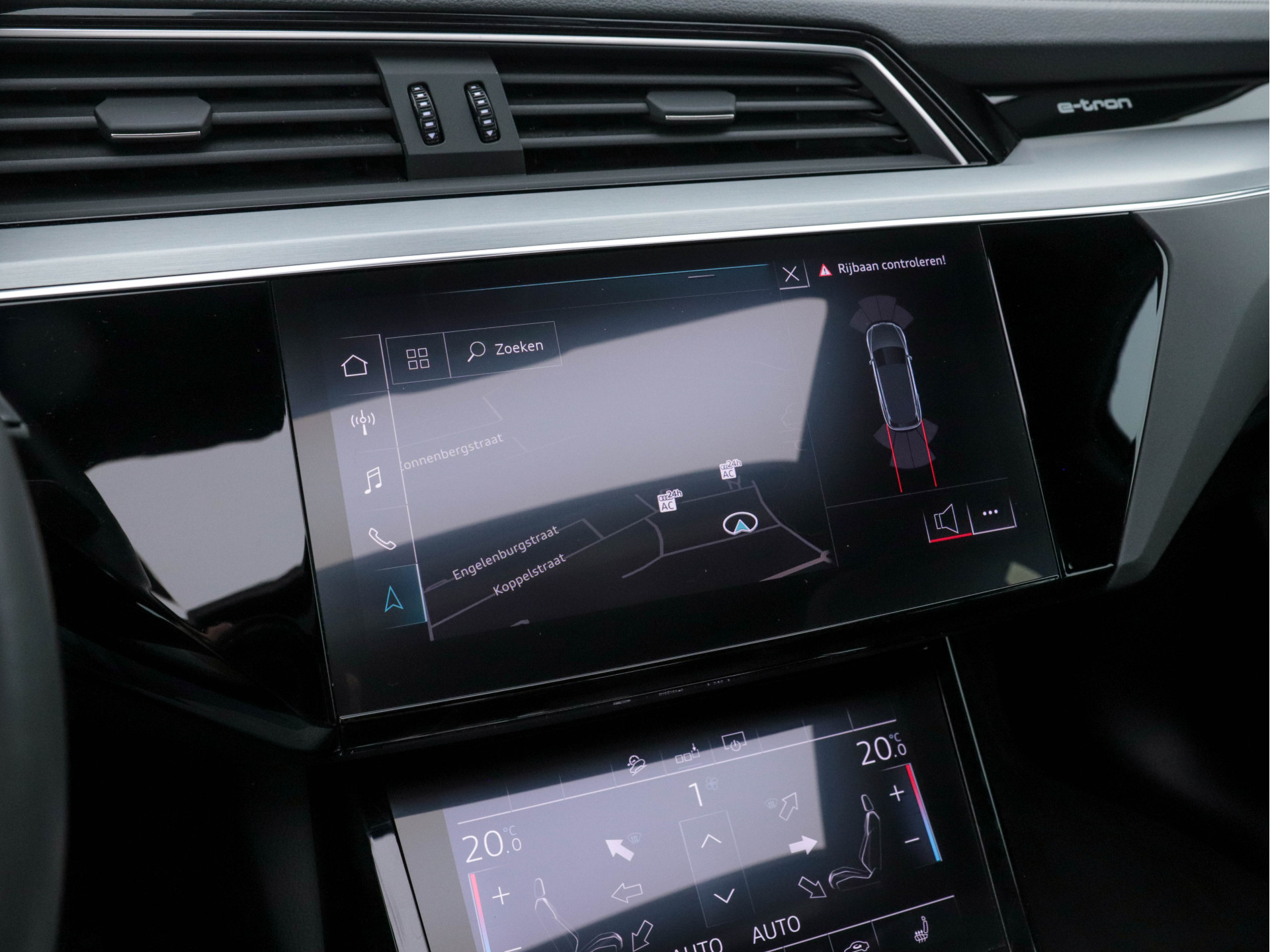 Audi e-tron 55 Quattro S-line 95 kWh [ 3-Fase ] (INCL-BTW) *PANO | FULL-LED | NAVI-FULLMAP | KEYLESS | LEATHER-ALCANTARA | AIR-SUSPENSION | CRUISE | DIGI-COCKPIT | MEMORY-PACK | SHIFT-PADDLES | HEATED-SPORTSEATS | 20"ALU*