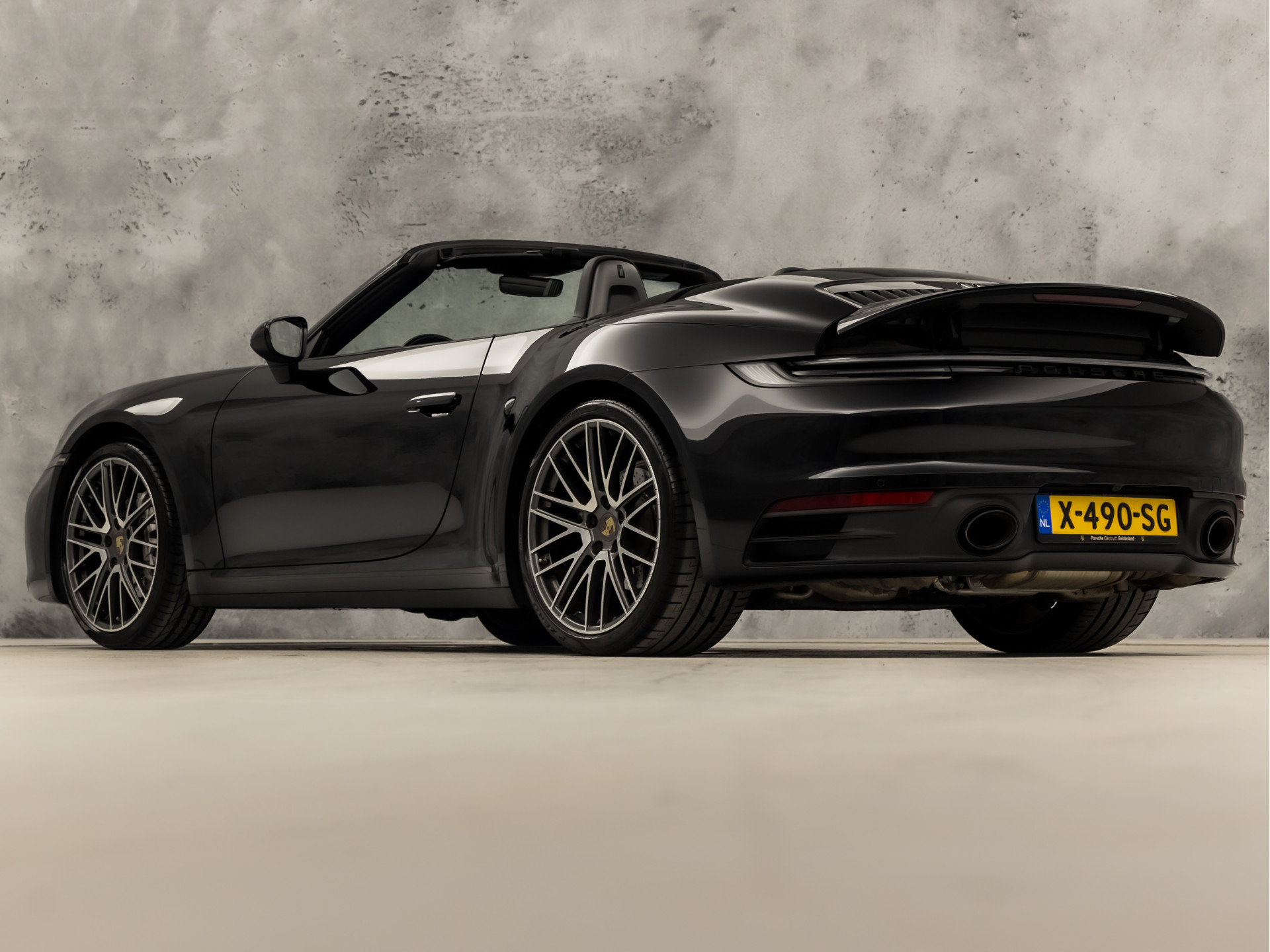 Porsche 911 Cabrio 3.0 Carrera 385Pk (SPORT CHRONO PAKKET, SPORTUITLAAT, BOSE AUDIO, LED MATRIX, APPLE CARPLAY, CAMERA, SFEERVERLICHTING, STOELVERWARMING, NIEUWSTAAT)