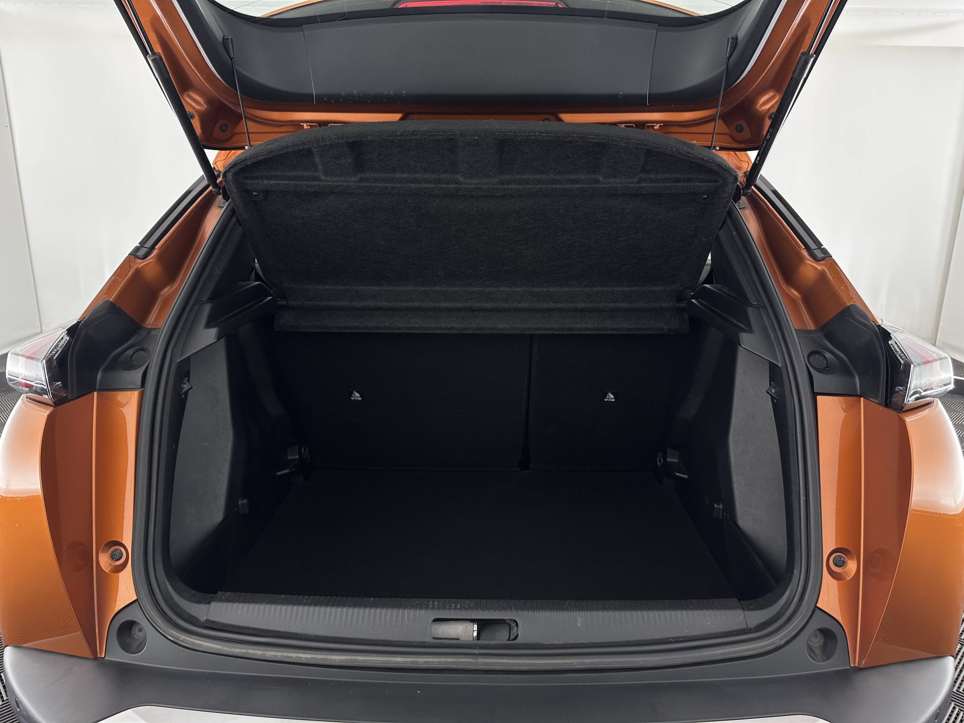 Peugeot 2008 1.2 PureTech Blue Lease Active (INCL-BTW) Aut. *FULL-LED | NAVI-FULLMAP | DIGI-COCKPIT | HEATED-SPORTSEATS | CAMERA | SHIFTPADDLES | ECC | PDC | CRUISE | CARPLAY  | TOWBAR | 16"ALU*