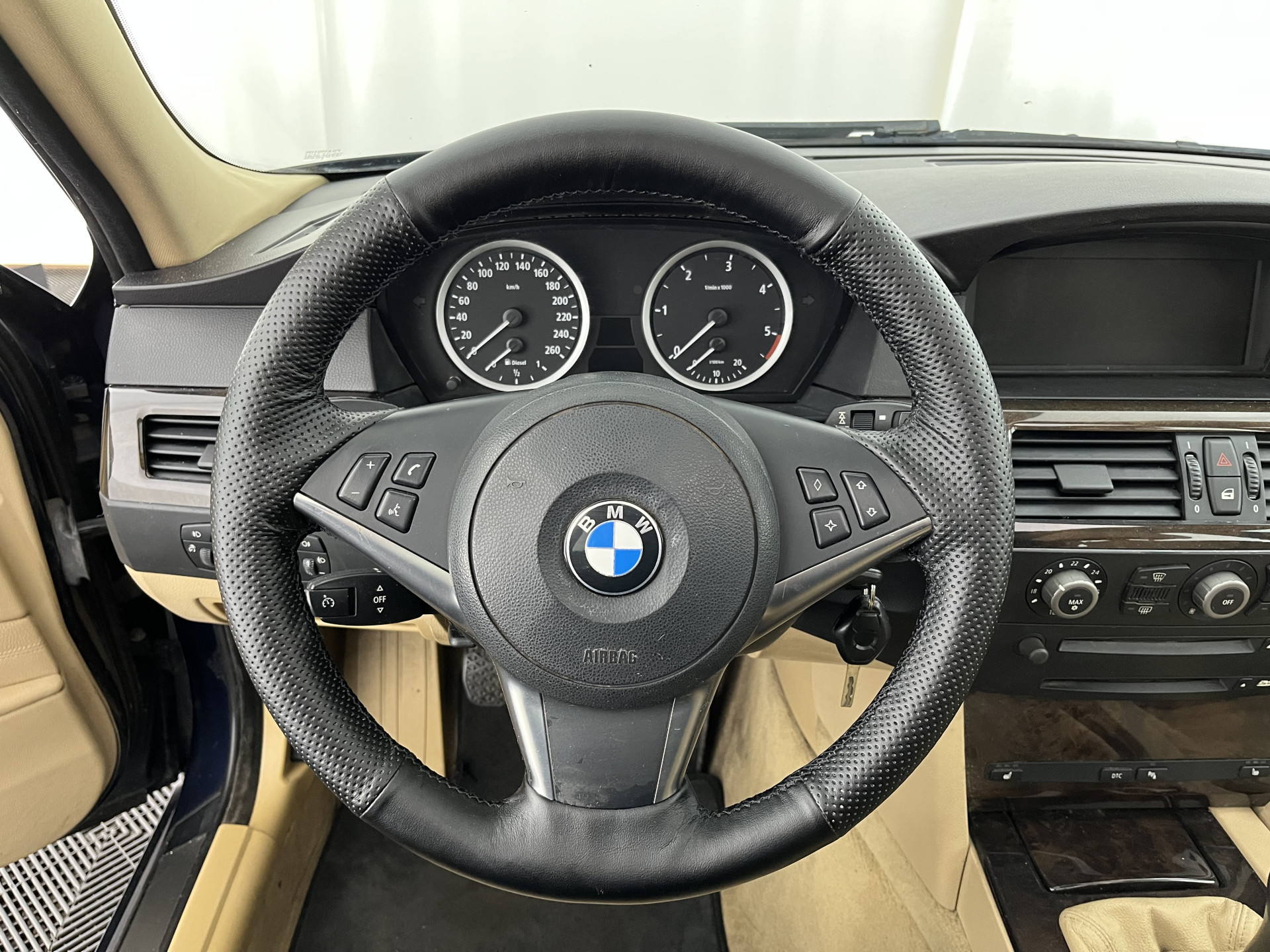 BMW 5-serie Touring 525d *PANO | LEATHER | NAVI-FULLMAP | HIFI-SOUND | ECC | HEATED-SPORTSEATS | PDC | CRUISE | TOWBAR | 16''ALU *