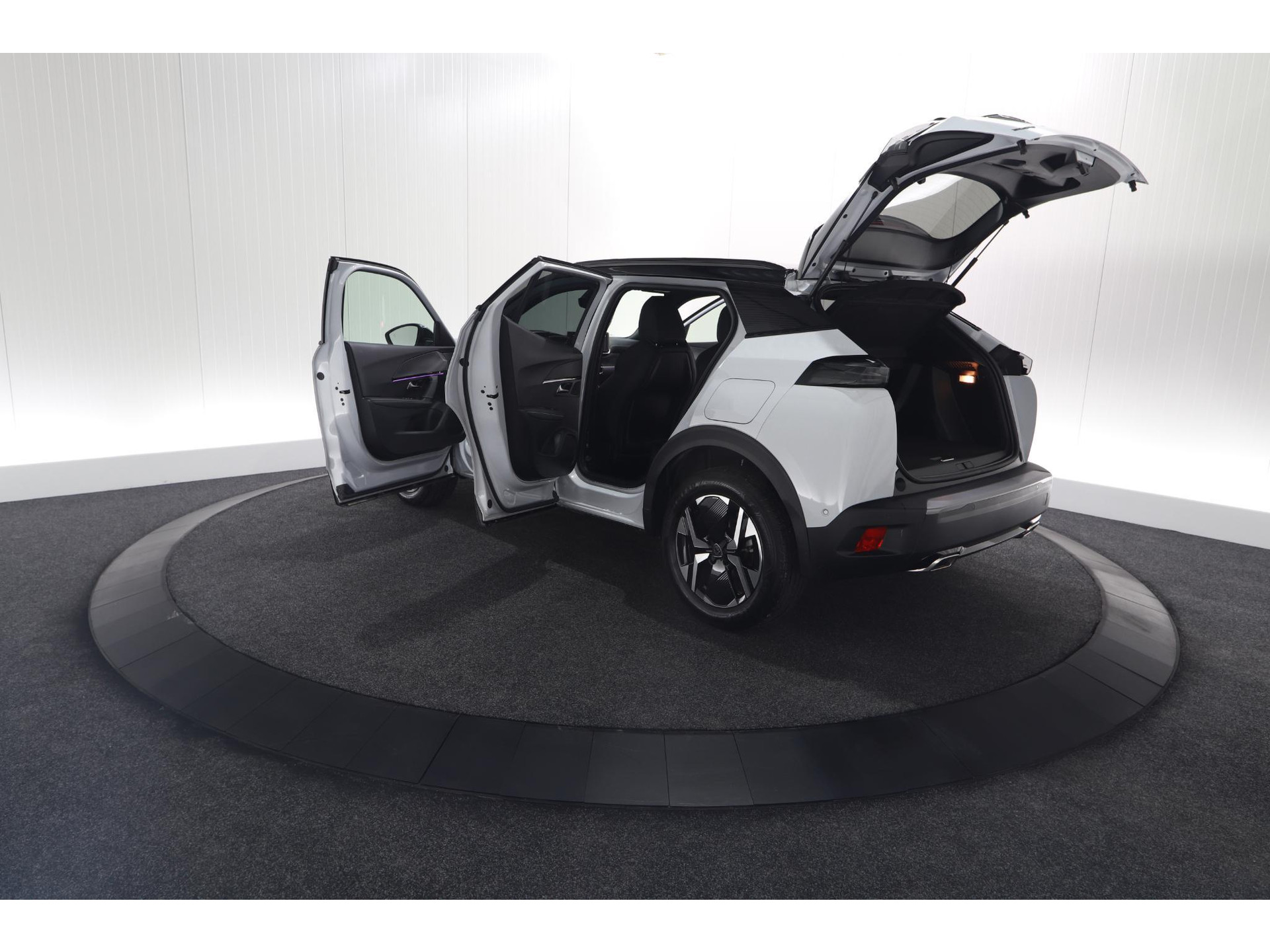 Peugeot 2008 PureTech 130 EAT8 GT | 360 Camera | Stoelmassage | Adaptieve Cruise Control | Dodehoekdetectie