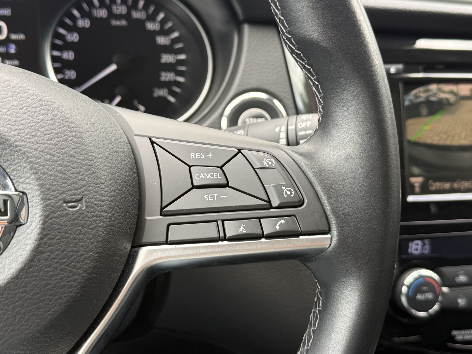 Nissan Qashqai 1.3 DIG-T Design Edition | Panoramadak | Trekhaak | 360 Camera