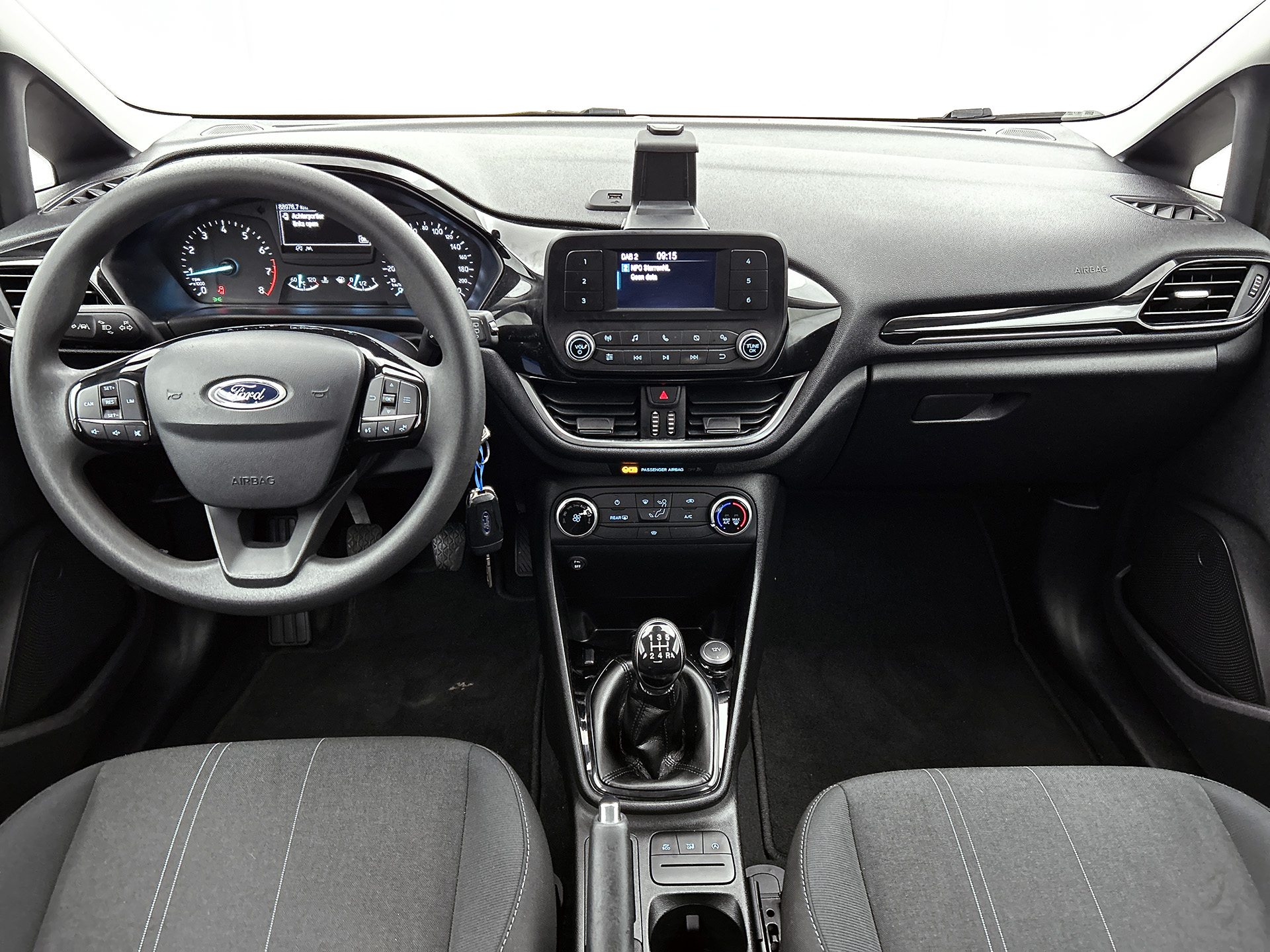 Ford Fiesta Trend 86PK | LM VELGEN | VERWARMDE VOORRUIT | PARK. SENSOREN