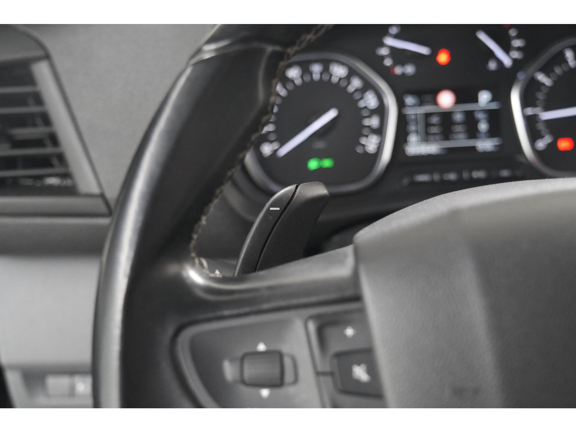 Peugeot Expert 2.0 BlueHDI 180 Automaat Standard Premium | Standkachel | Trekhaak | Head-Up Display | Camera | Apple Carplay | Laadruimte Betimmering