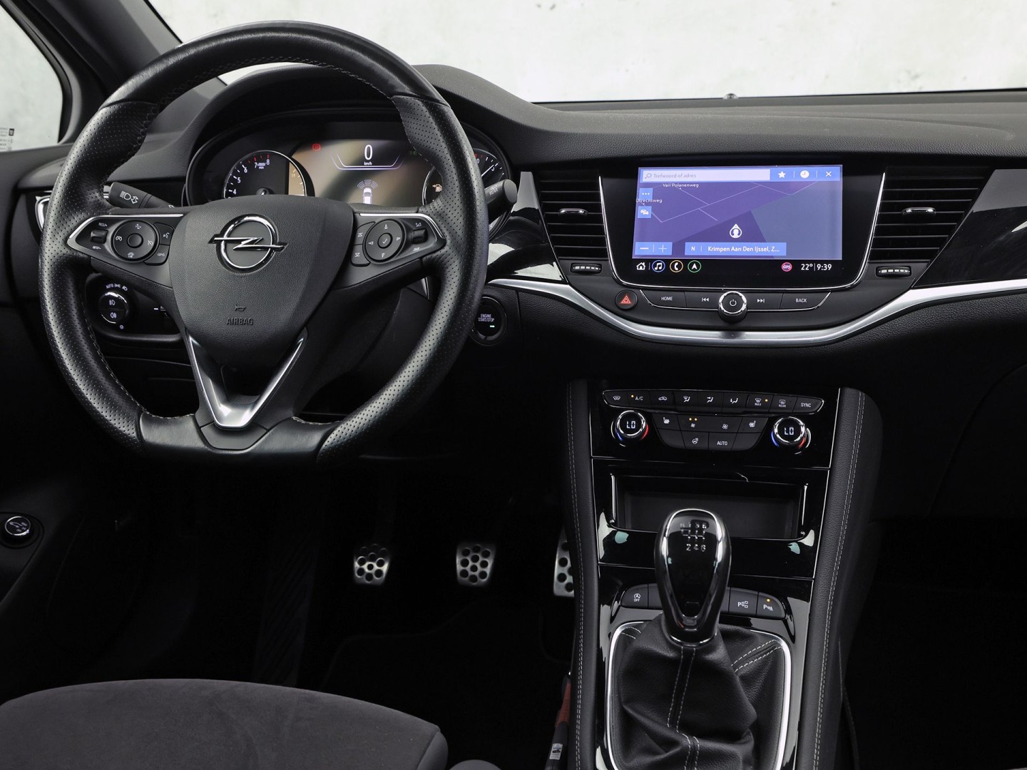 Opel Astra Sports Tourer 1.2 Launch Sport (VIRTUAL COCKPIT, APPLE CARPLAY, GROOT NAVI, CAMERA, STUUR/STOELVERWARMING, SPORTSTOELEN, GETINT GLAS, ADAPTIVE CRUISE, ZWART HEMEL, NIEUWSTAAT)