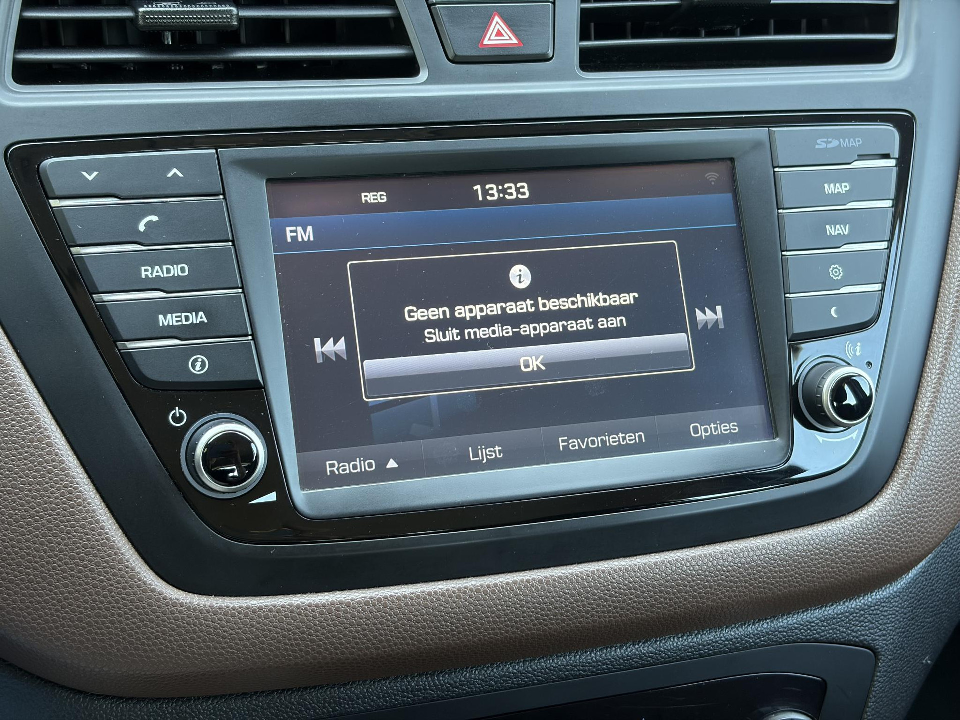 Hyundai i20 1.0 T-GDI Comfort 2e Eigenaar l Trekhaak l Navi l Camera l Carplay l Clima l Cruise l Rijstrooksensor l Pdc l N.A.P l Apk tot 05-2027