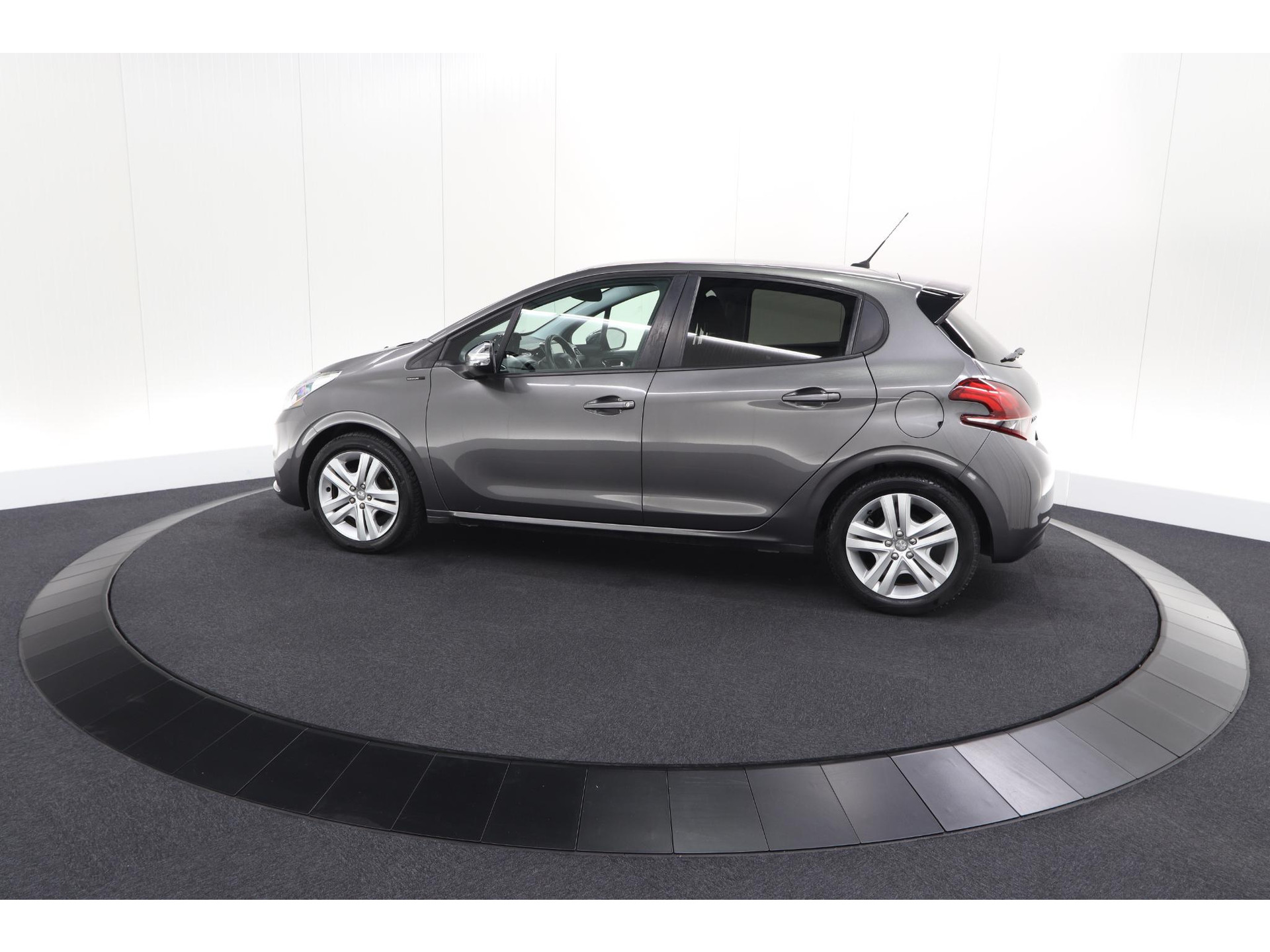 Peugeot 208 PureTech 82 Signature | Parkeersensoren | Apple Carplay | Navigatie