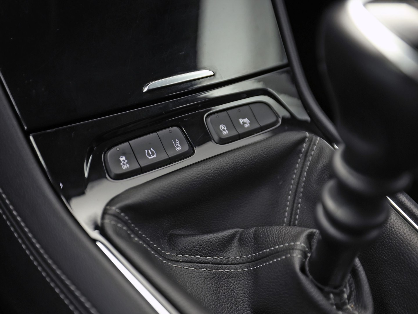 Opel Grandland X 1.2 Turbo Elegance (STOELVERWARMING/KOELING, APPLE CARPLAY, 360 CAMERA, MEMORY SEAT, LEDER, GETINT GLAS, STUURWIEL VERWARMD, NIEUWE APK, NIEUWSTAAT)
