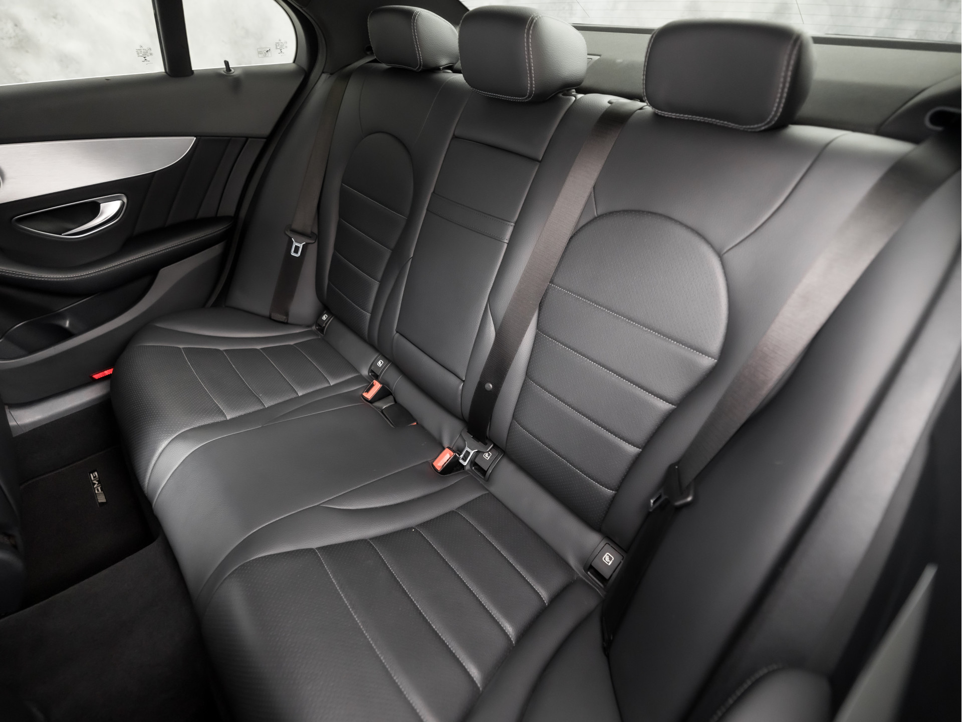 Mercedes-Benz C-Klasse 180 AMG Sport 156Pk Automaat (NAVIGATIE, CAMERA, LEDER, ZWART HEMEL, STOELVERWARMING, SPORTSTOELEN, GETINT GLAS, NIEUWSTAAT)