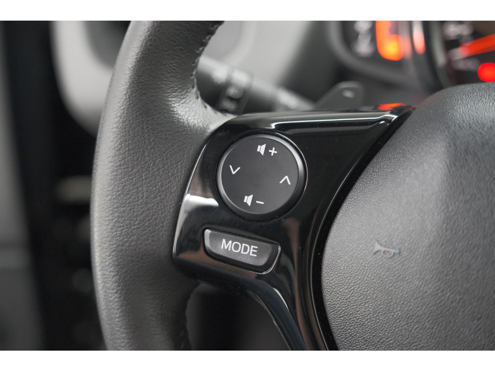 Peugeot 108 1.0 e-VTi Active | Unieke Auto! | Automaat | Airco | Getint Glas | Bluetooth Radio | 5 Deurs