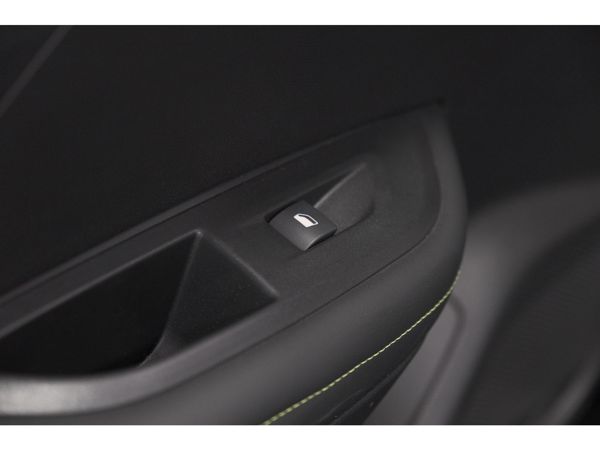 Peugeot 2008 1.2 Hybrid 145 GT | Camera | Apple Carplay | Parkeersensoren