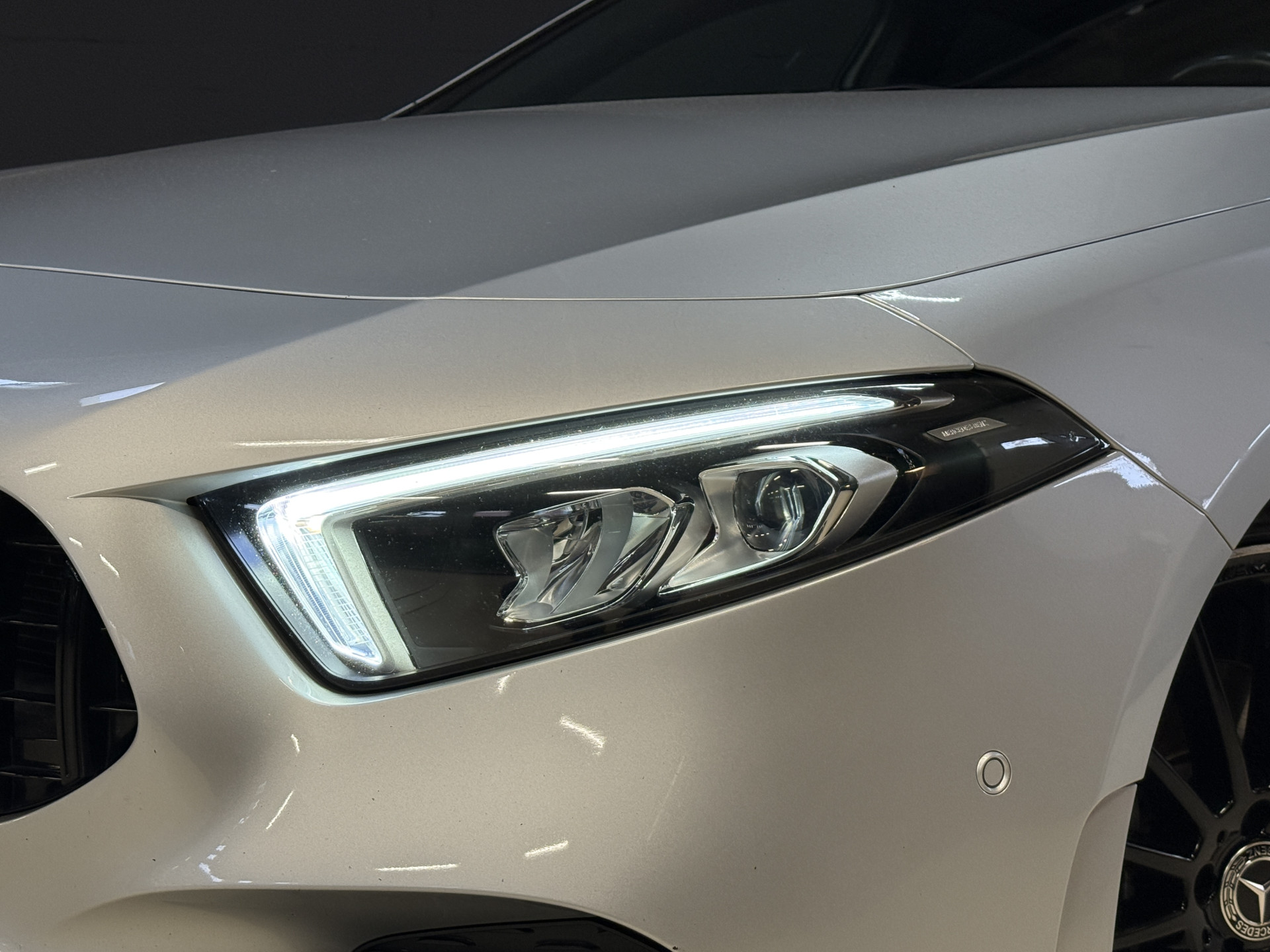 Mercedes-Benz A-klasse 220 4MATIC Premium | Panoramadak | Sfeerverlichting | Camera