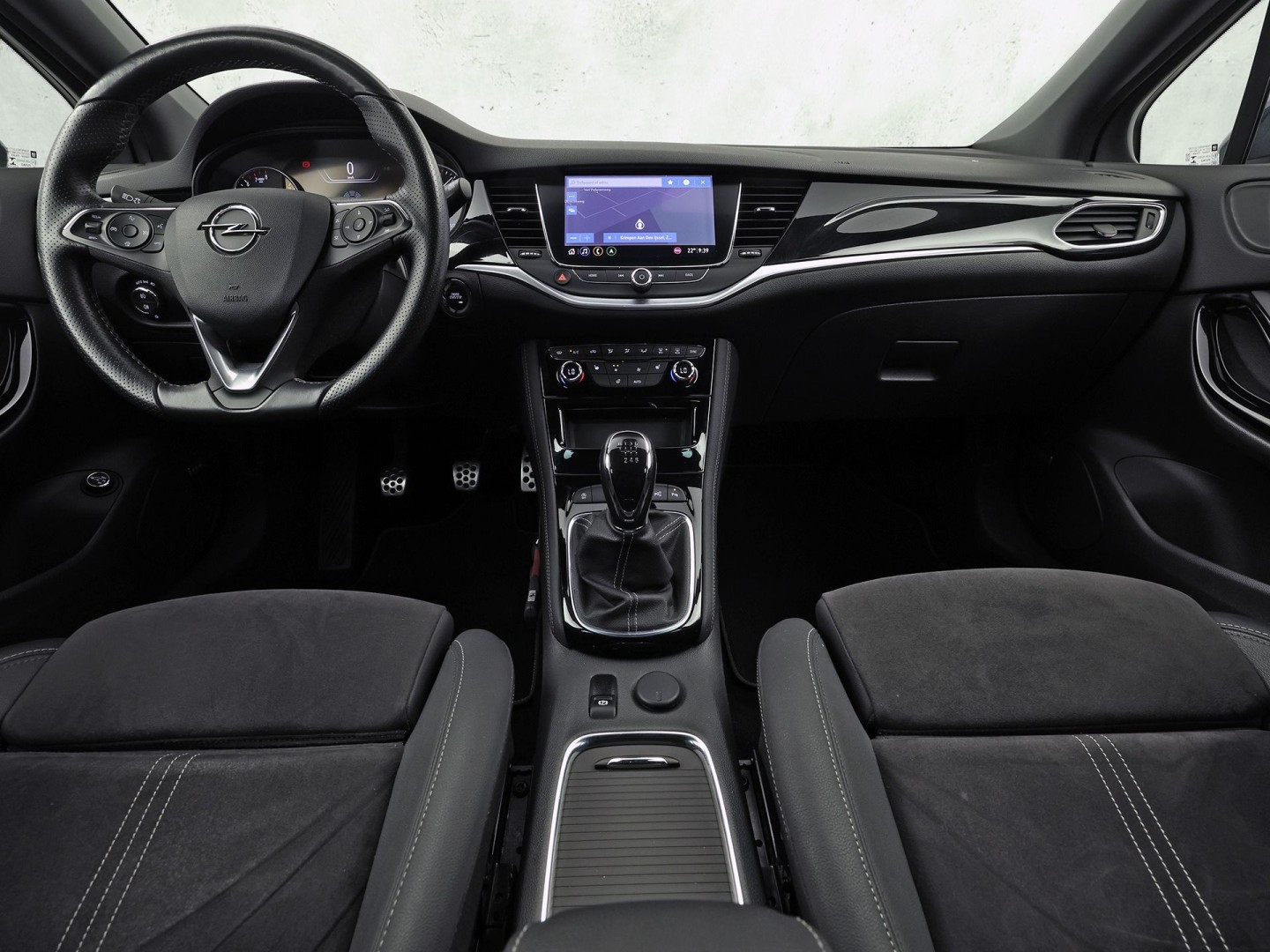Opel Astra Sports Tourer 1.2 Launch Sport (VIRTUAL COCKPIT, APPLE CARPLAY, GROOT NAVI, CAMERA, STUUR/STOELVERWARMING, SPORTSTOELEN, GETINT GLAS, ADAPTIVE CRUISE, ZWART HEMEL, NIEUWSTAAT)