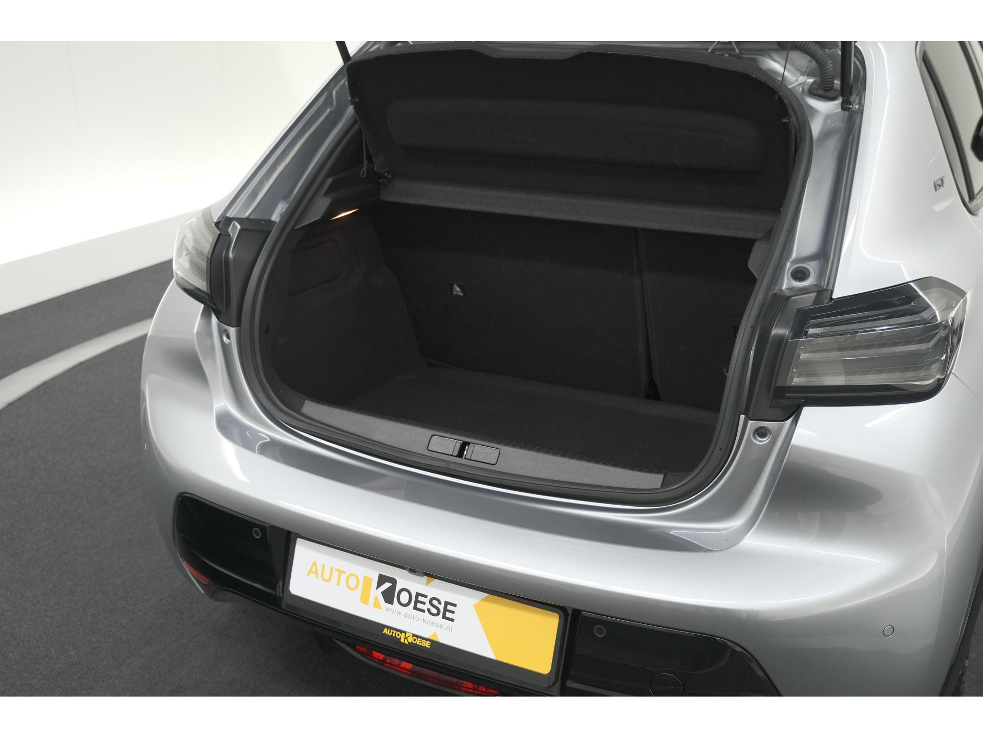 Peugeot 208 1.2 Hybrid 145 e-DCS6 GT | Alcantara Pakket | Camera | Apple Carplay | Stoelverwarming