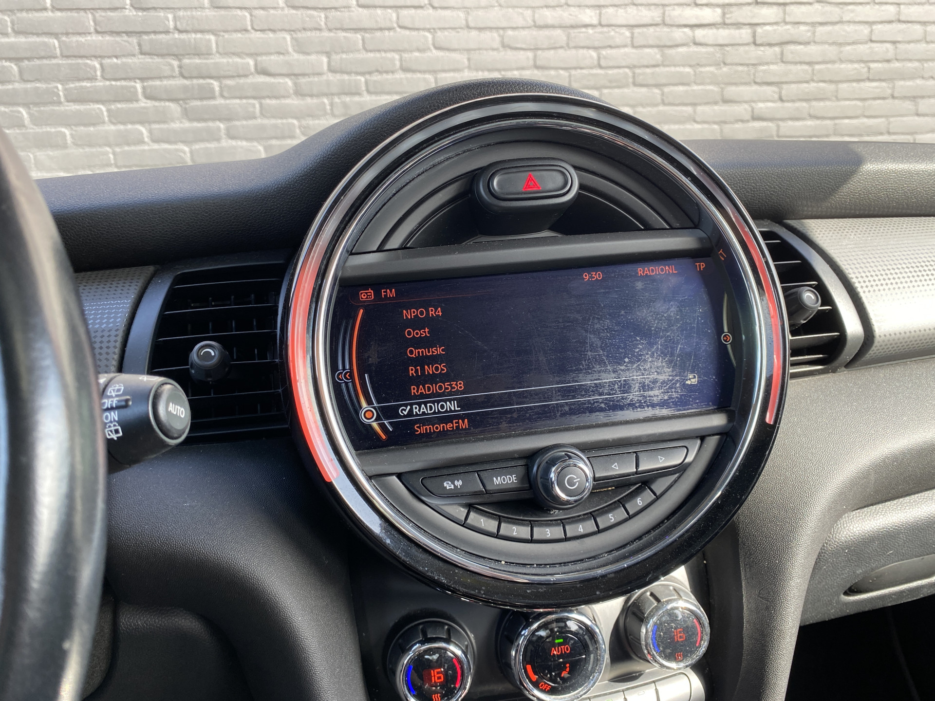 MINI Mini 1.5 Cooper Pepper 136 pk | navigatie | panoramadak | bluetooth | cruise control | chromen details | trekhaak