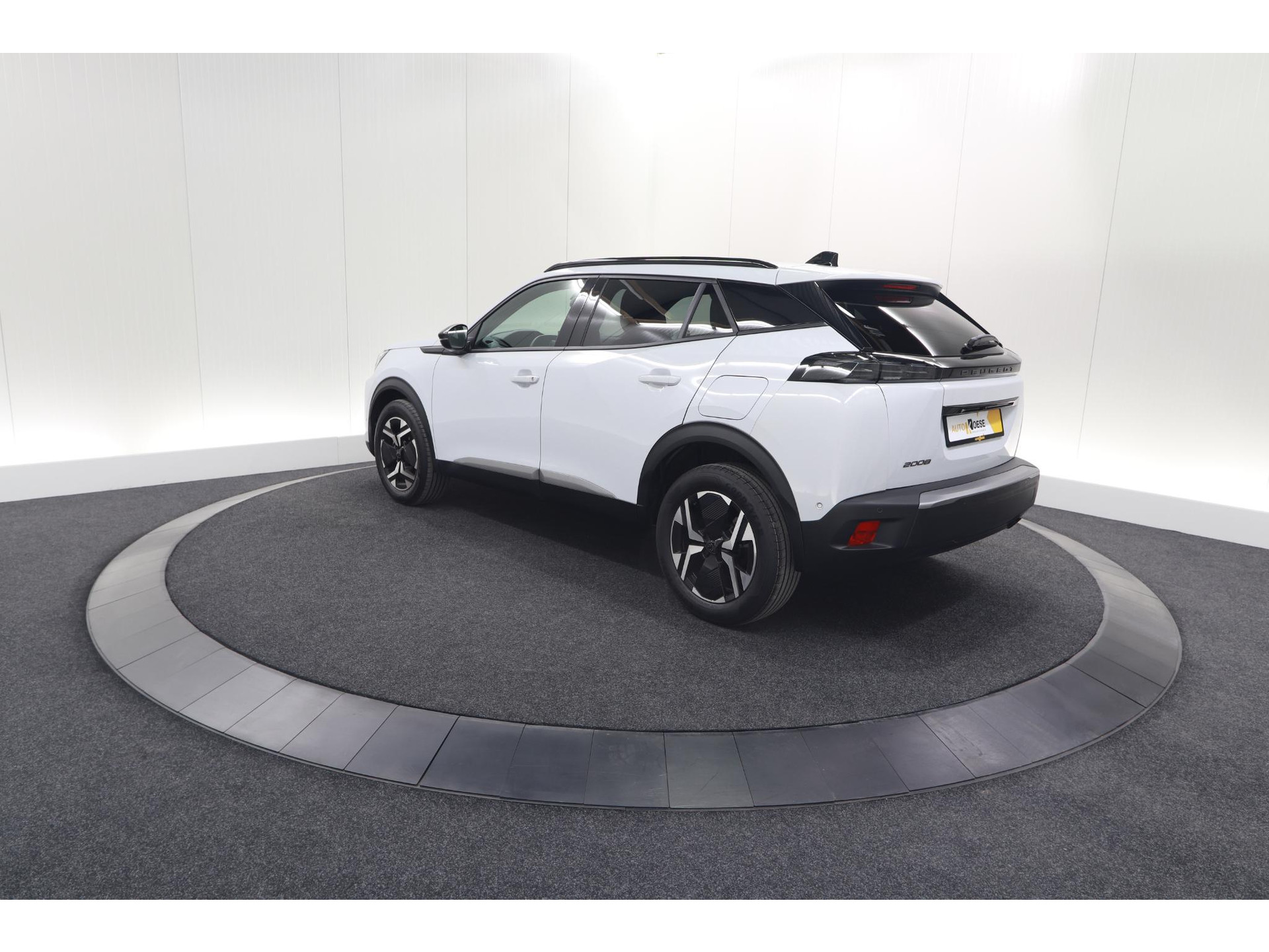 Peugeot 2008 PureTech 100 Allure | 360 Camera | Dodehoekdetectie | Navigatie | Apple Carplay