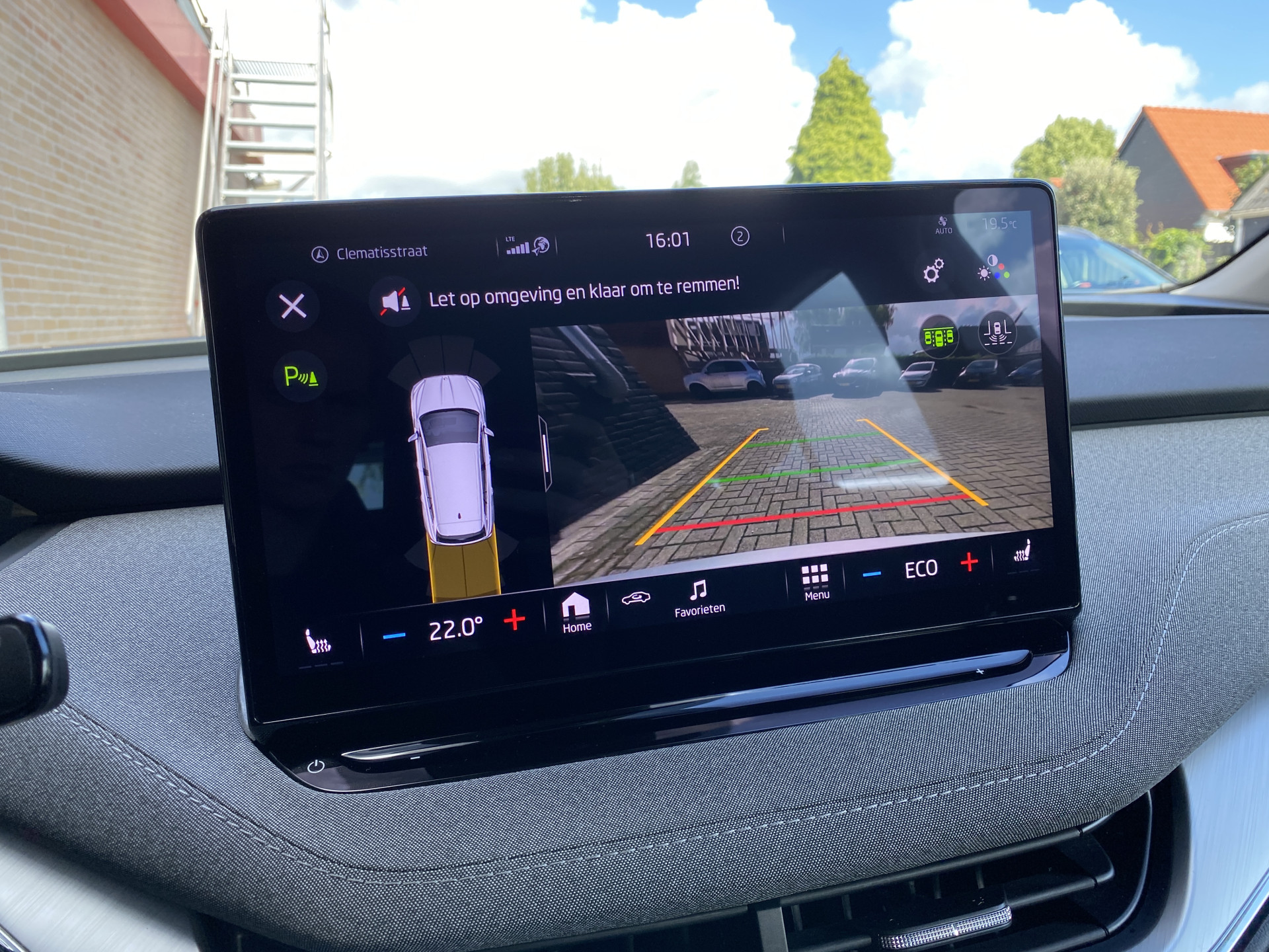 ŠKODA Enyaq iV 60 | 1e eigenaar | dealer onderhouden | navigatie | camera | sfeerverlichting | apple carplay | SOH 92%