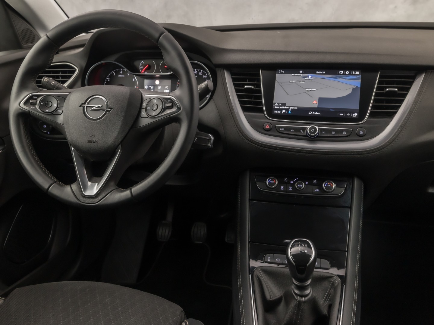 Opel Grandland X 1.2 Innovation Turbo Sport (APPLE CARPLAY, GROOT NAVI, CLIMATE, LEDER, CAMERA, SPORTSTOELEN, GETINT GLAS, CRUISE, NIEUWSTAAT)