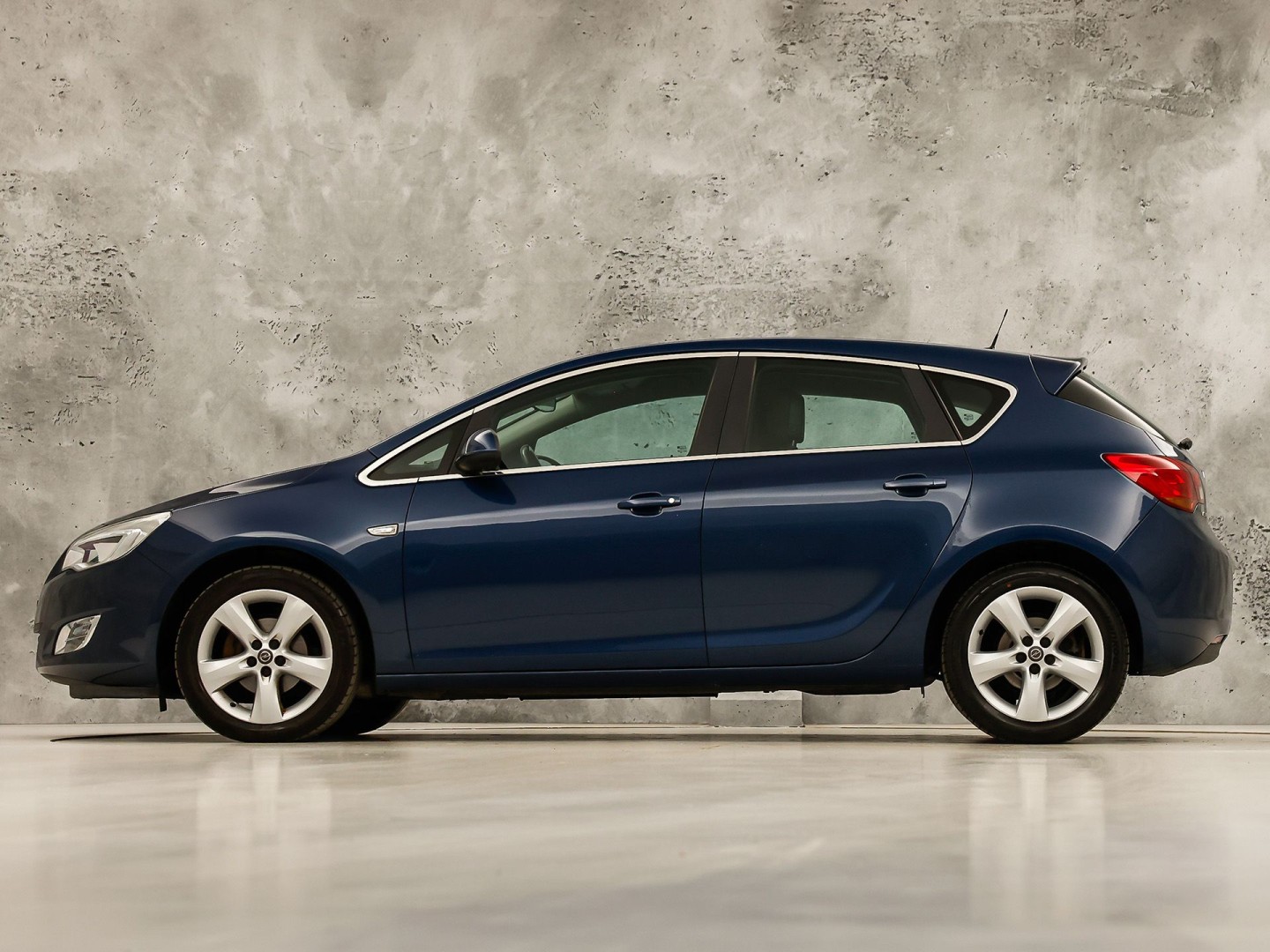 Opel Astra 1.6 Selection (CLIMATE, CRUISE CONTROL, SPORTSTOELEN, NIEUWE APK, NIEUWSTAAT)