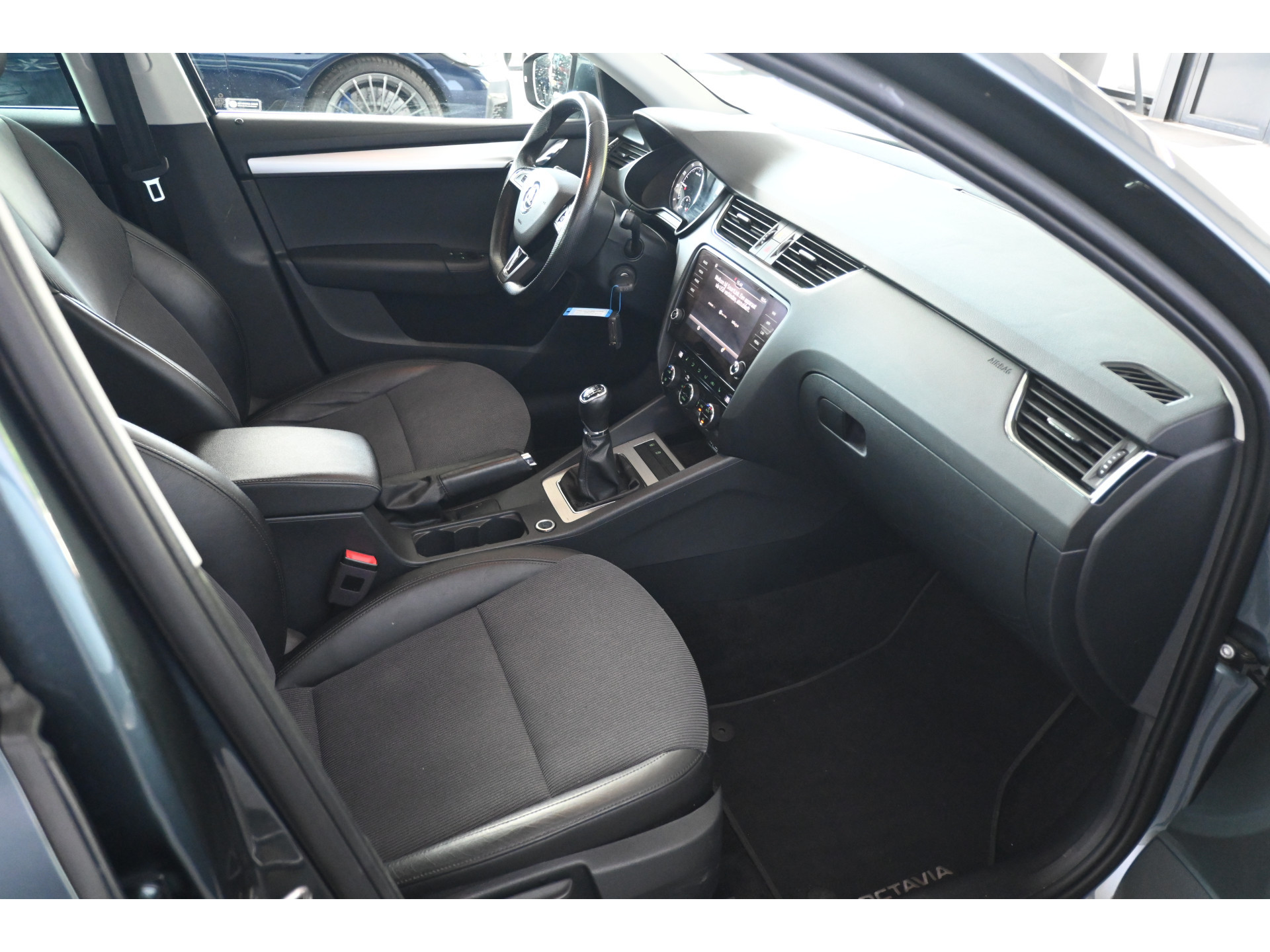 ŠKODA Octavia Combi 1.0 TSI Greentech Business Edition Nap! Navigatie Clima Cruise control Stoelverwarming PDC Inruil Mogelijk!