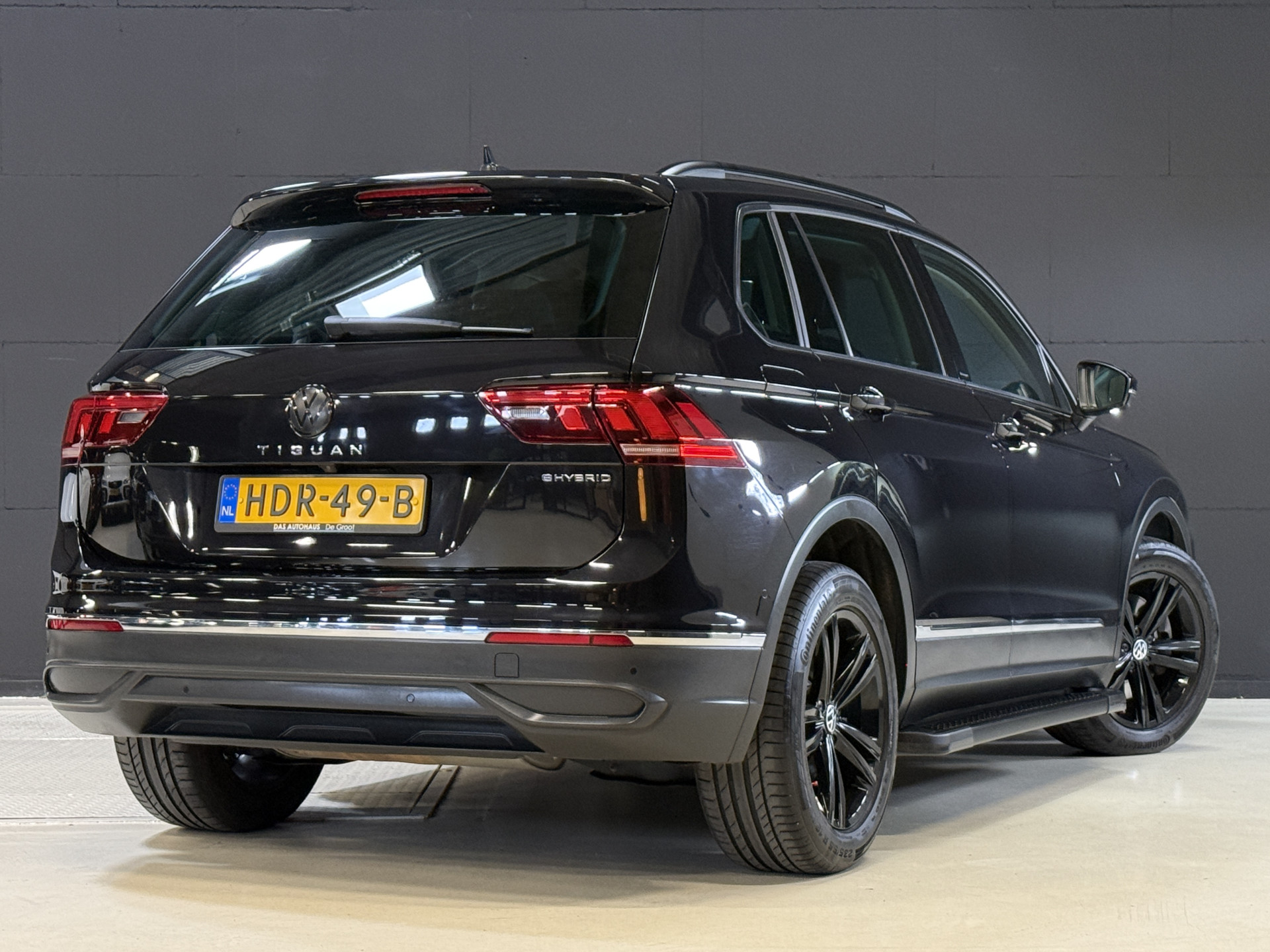 Volkswagen Tiguan 1.4 TSI eHybrid R-Line Business+ | Camera | Stoelverwarming | Dodehoeksensoren