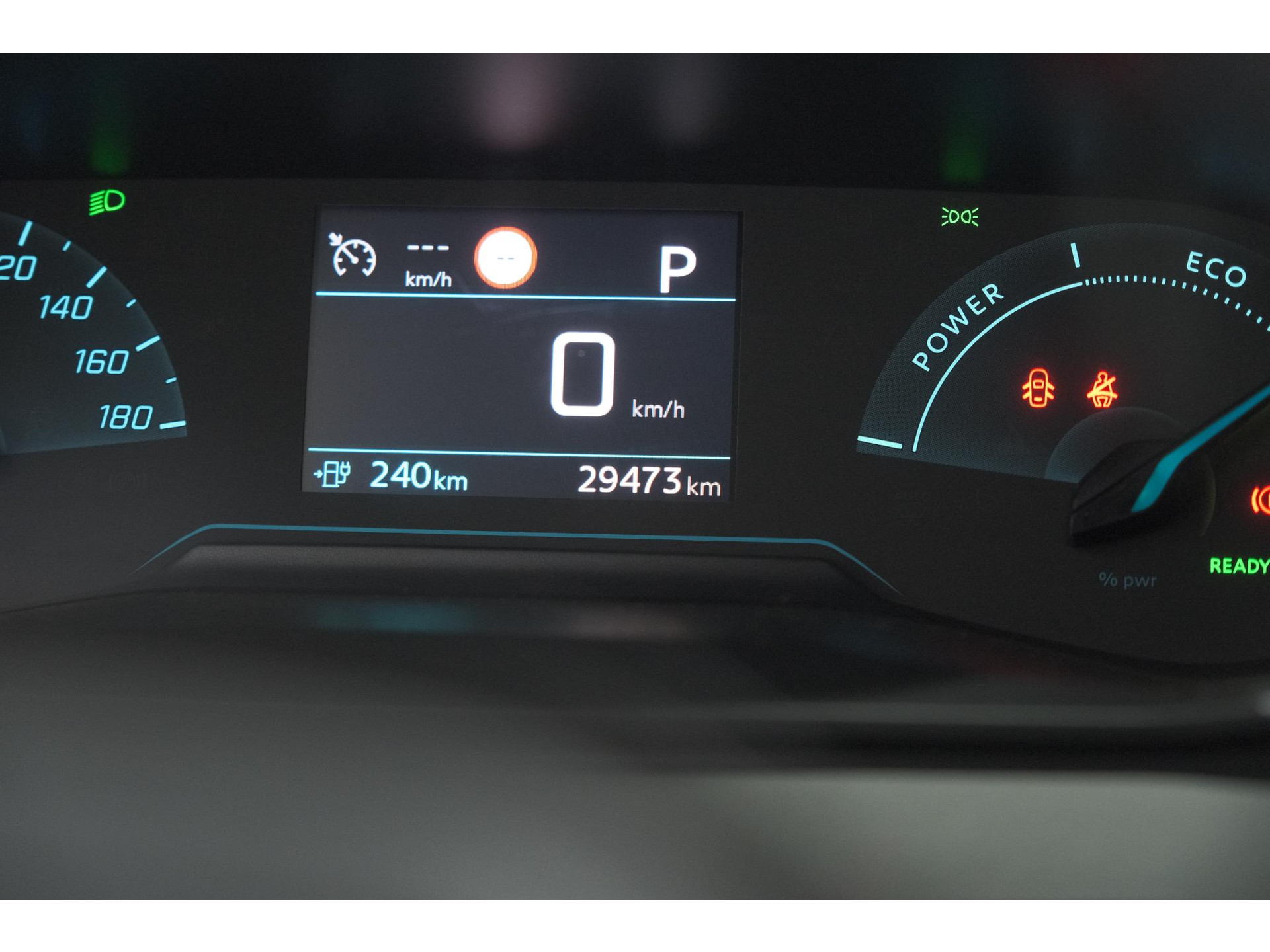 Peugeot e-2008 EV Allure 50 kWh | SOH=96.7 % | 3 Fase Laadfunctie | Camera | Navigatie | Parkeersensoren | Apple Carplay
