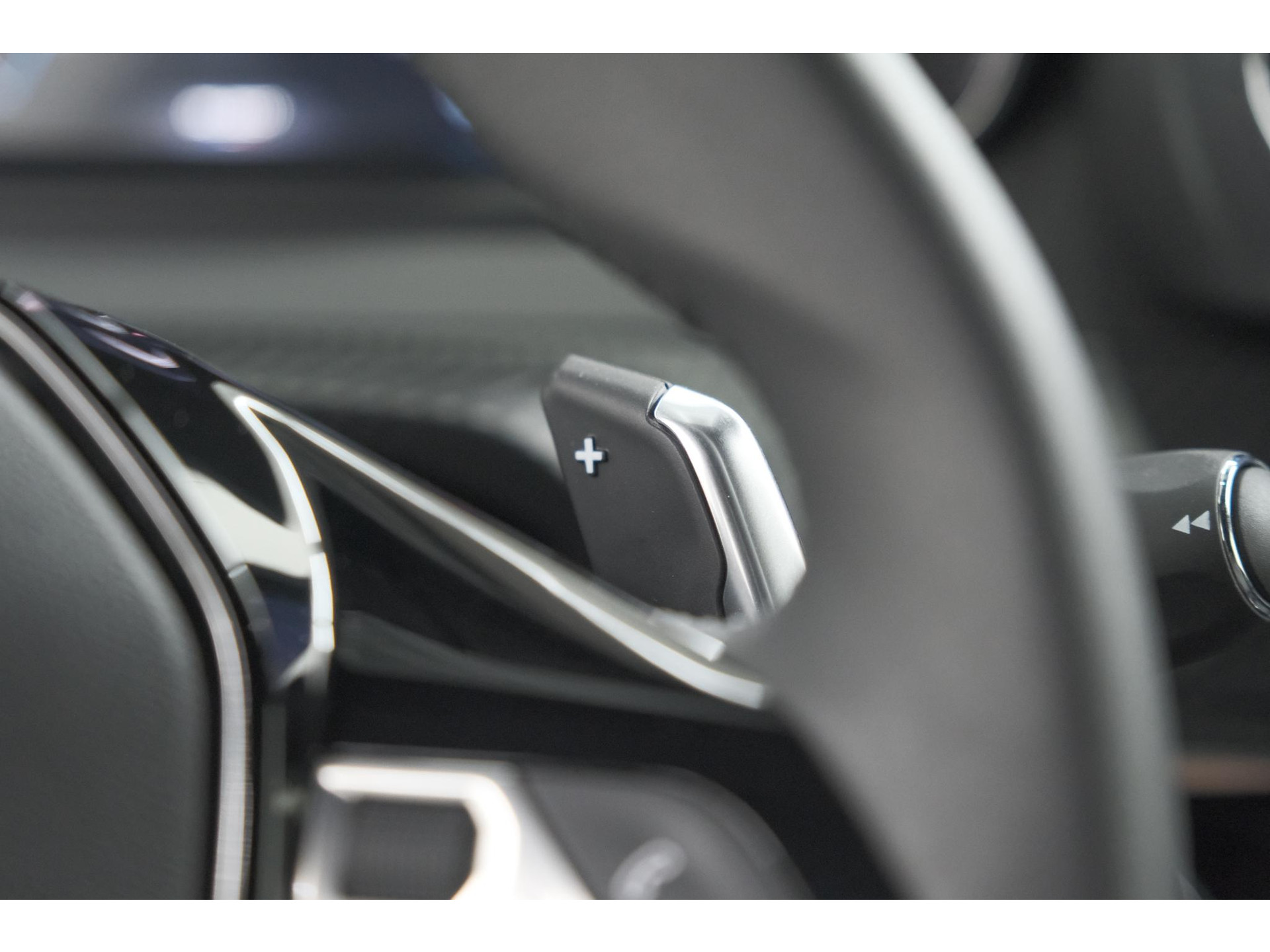 Peugeot 2008 PureTech 130 EAT8 Allure | 360 Camera | Adaptieve Cruise Control | Keyless | Dodehoekdetectie