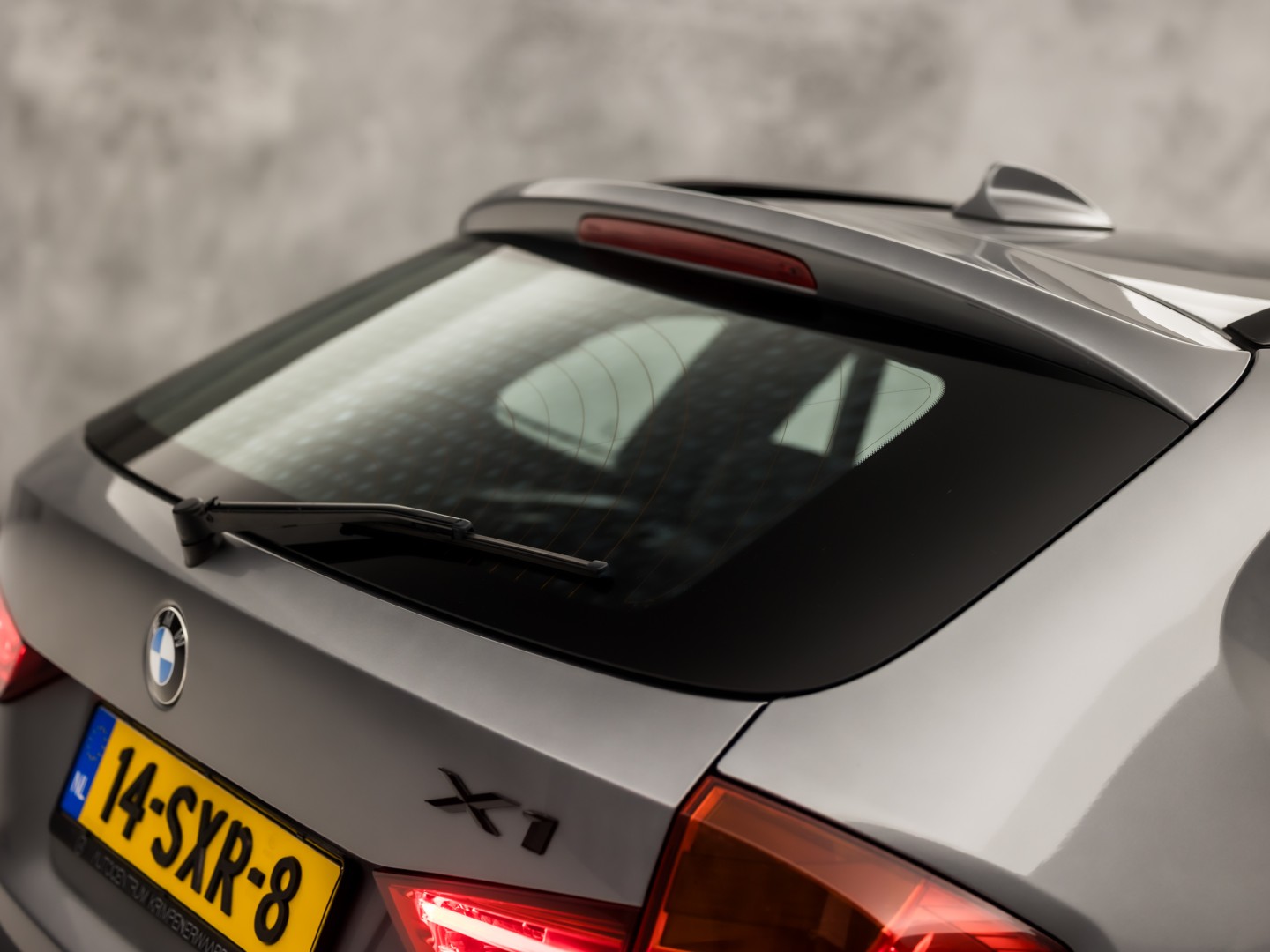 BMW X1 sDrive20i M Sport 184Pk Automaat (GROOT NAVI, CLIMATE, ALCANTARA, TREKHAAK, SPORTSTOELEN, XENON, ZWART HEMEL, PARKEERSENSOREN, NIEUWSTAAT)