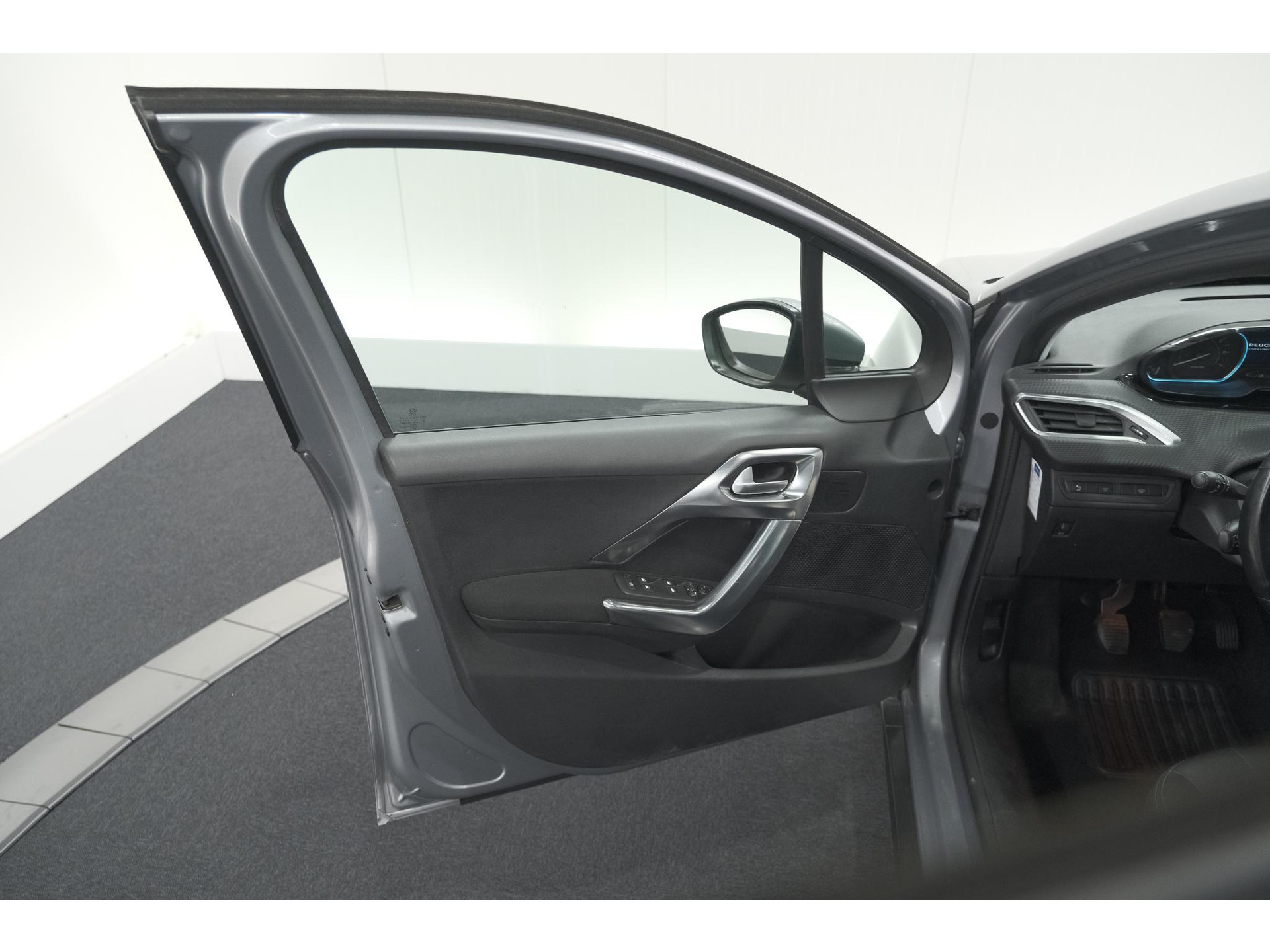 Peugeot 2008 PureTech 110 Allure | Panoramadak | Apple Carplay | Navigatie | Parkeersensoren