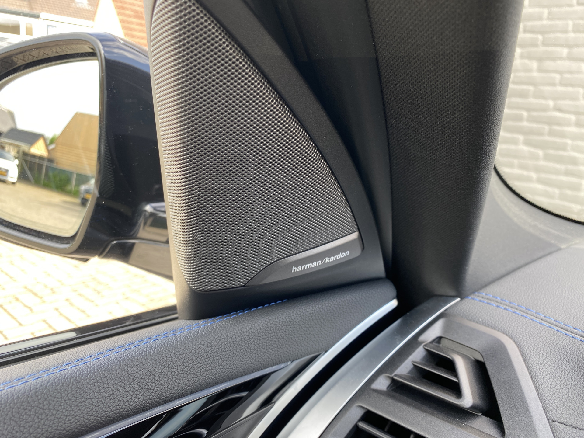 BMW iX3 M Sport High Executive 80 kWh | 1e eigenaar | dealer onderhouden | panoramadak | leder interieur | SOH accu 99.5%