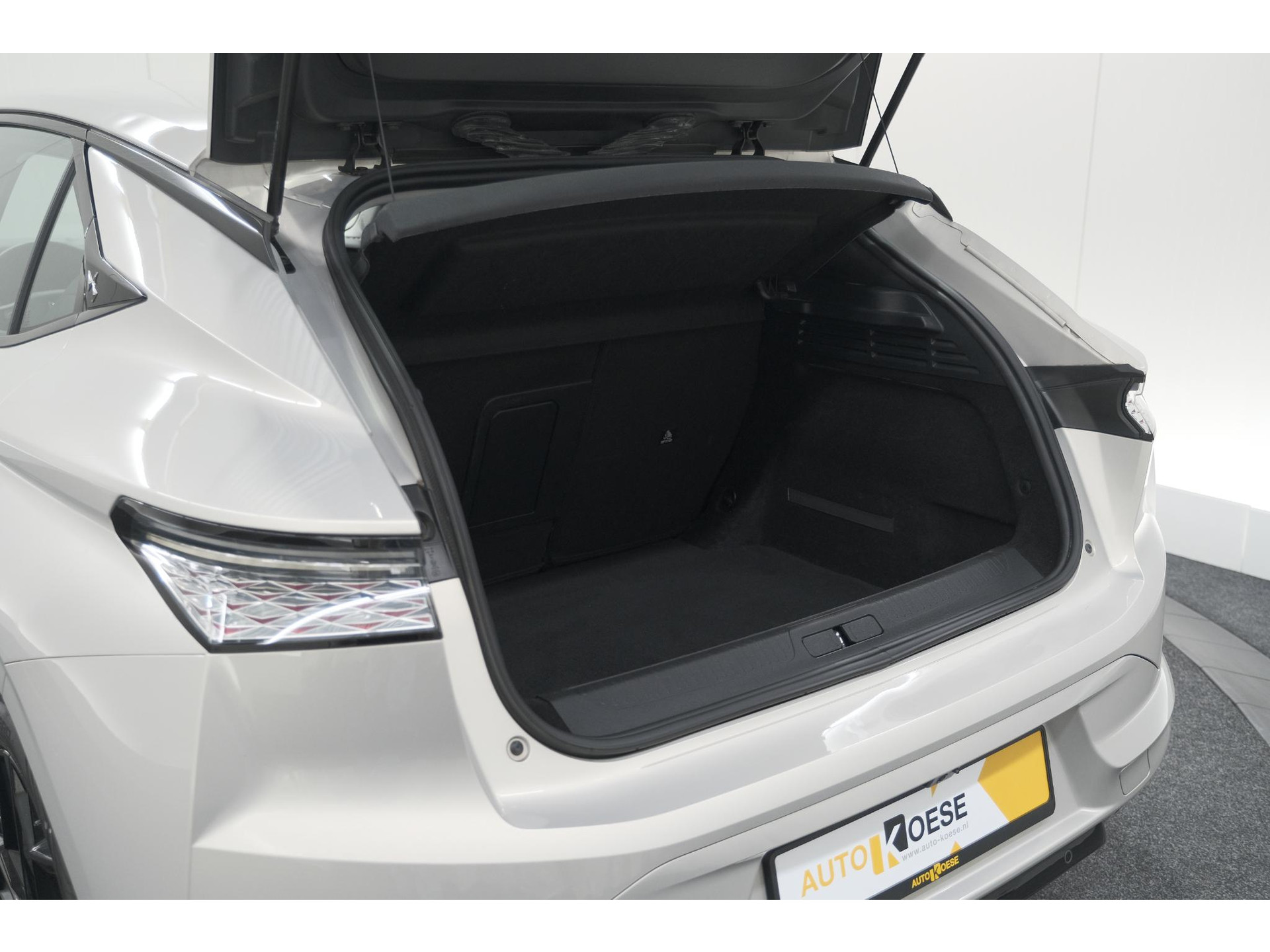 DS 4 PureTech 130 EAT8 Performance Line | Camera | Apple Carplay | Alcantara® bekleding | Parkeersensensoren