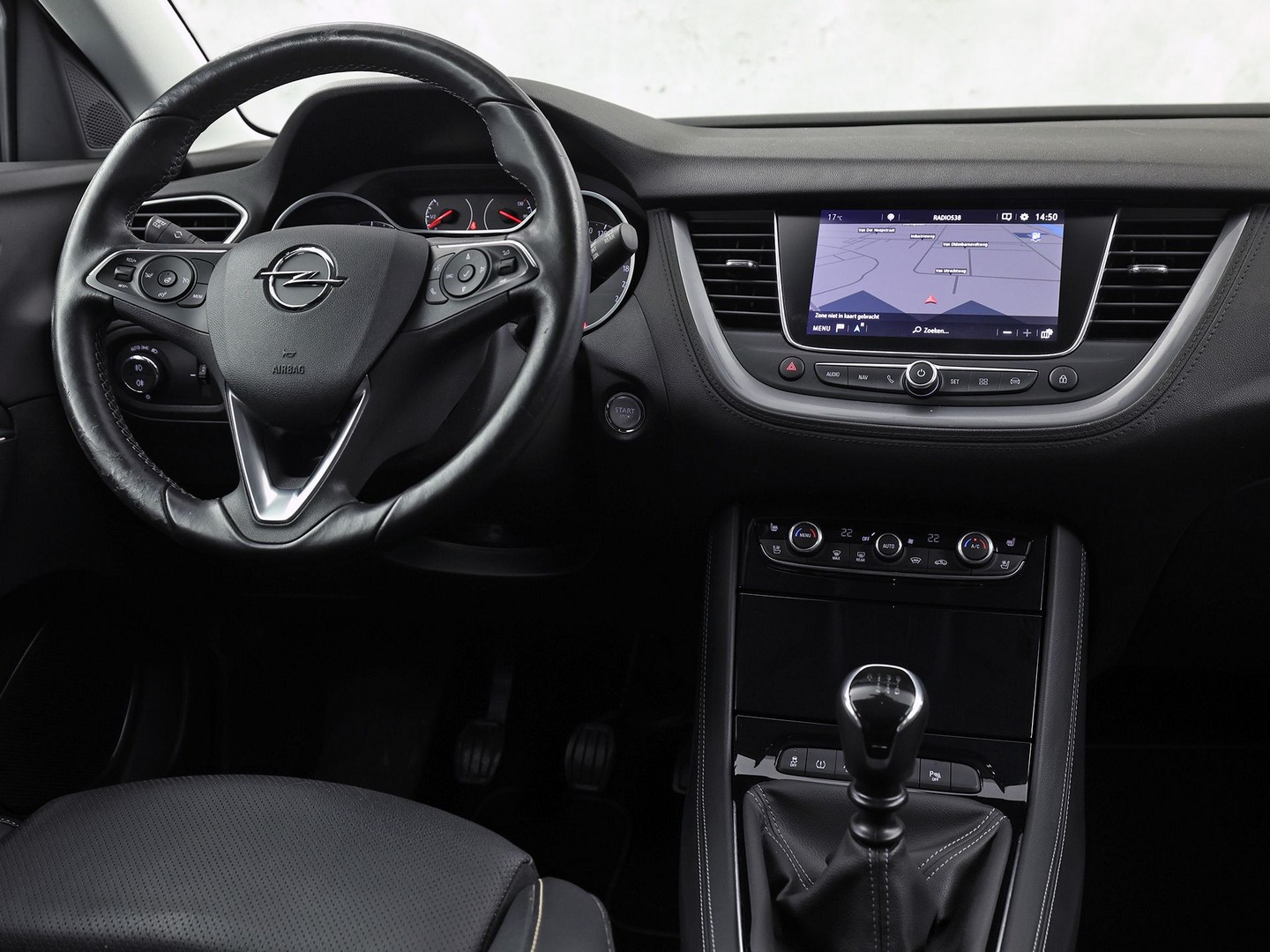 Opel Grandland X 1.2 Turbo Innovation (MEMORY SEAT, NAP, STOELVERWARMING/KOELING, APPLE CARPLAY, KEYLESS, GETINT GLAS, LANE ASSIST, STUURWIEL VERWARMD, NIEUWE APK, NIEUWSTAAT)