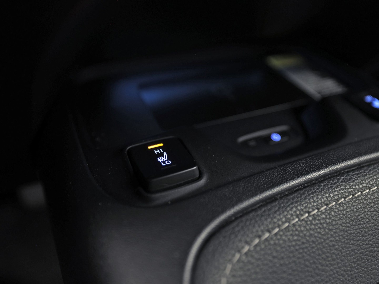 Toyota Corolla 1.8 Hybrid Sport Automaat (VIRTUAL COCKPIT, APPLE CARPLAY, CAMERA, STUUR/STOELVERWARMING, SPORTSTOELEN, ADAPTIVE CRUISE, ZWART HEMEL, NIEUWE APK, NIEUWSTAAT)