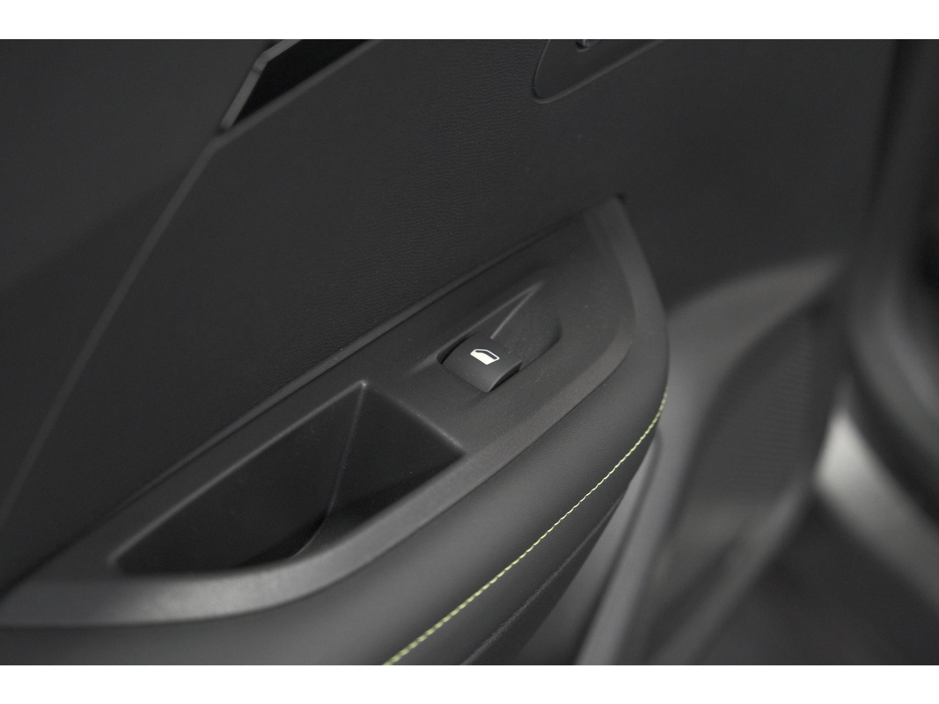 Peugeot 2008 PureTech 130 EAT8 GT | Camera | Dodehoekdetectie | Apple Carplay | Pack Winter