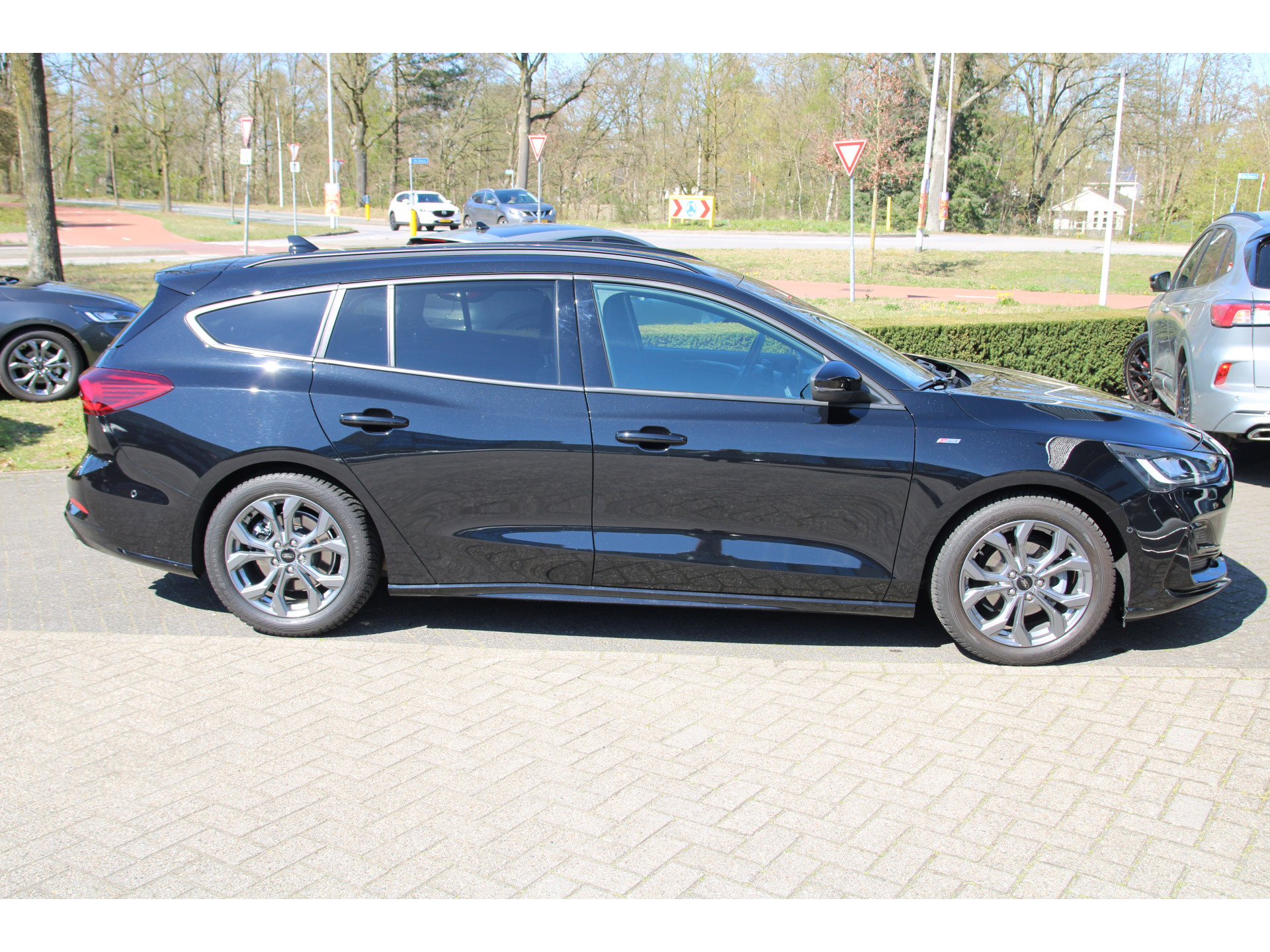 Ford Focus Wagon 1.0 EcoBoost 155 PK AUT. Hybrid ST Line X TREKHAAK AFNEEMBAAR | WINTER-PACK | HEAD-UP