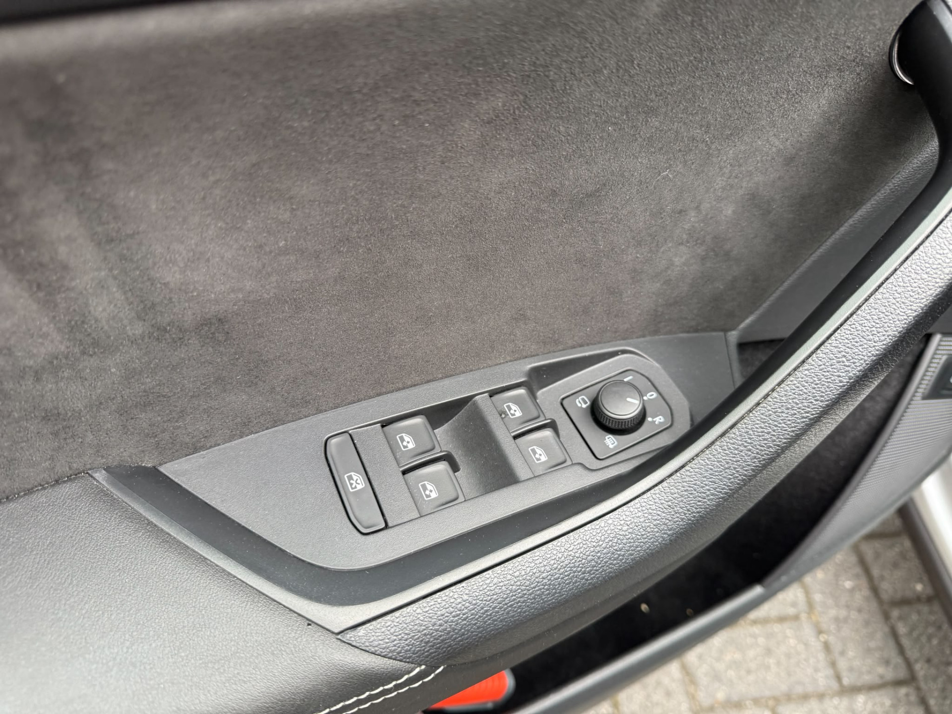 ŠKODA Kodiaq 1.5 TSI Sportline Business | 1E EIGENAAR | 3/6/12 MND GARANTIE | AUTOMAAT | PANO | LED | DAB | MEMORY | CARPLAY | DIGITAAL COCKPIT | TREKHAAK |