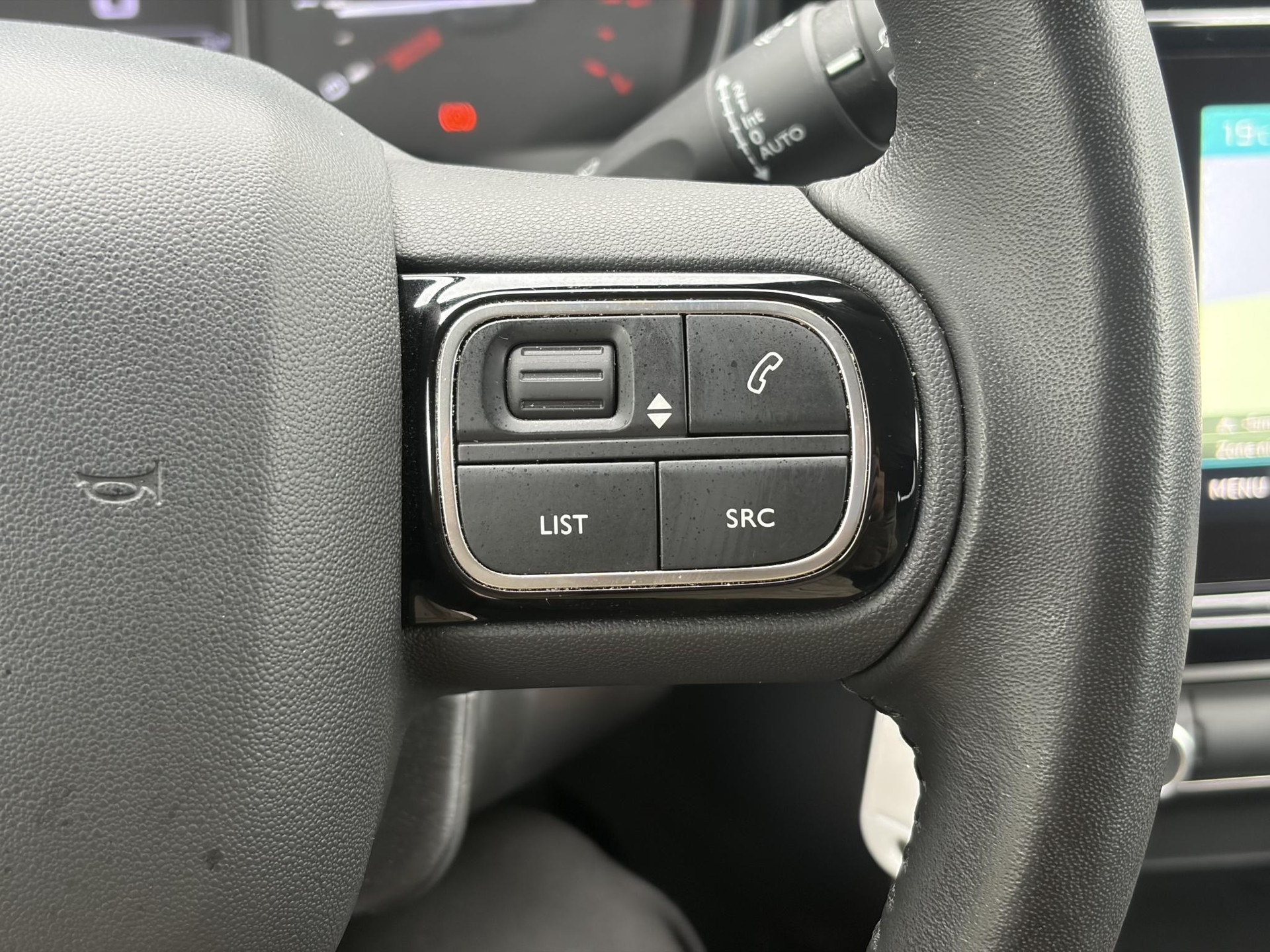 Citroen C3 1.2 PureTech S&S Shine D-riem vv in 02-2025 l 1e Eigenaar l Dealer Onderhouden l 110pk l Navi l Camera l Carplay l Clima l Cruise l Lm velgen l 6 Bak l Rijstrooksensor l Pdc l N.A.P l Apk tot 03-2027