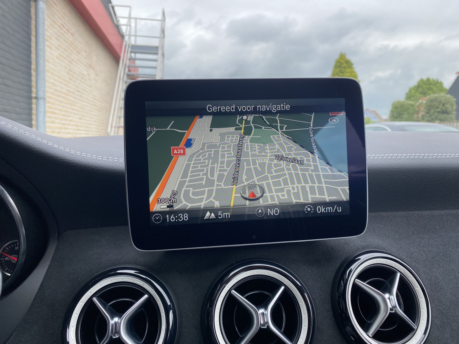 Mercedes-Benz CLA-klasse Shooting Brake 180 AMG Edition AUT. | 1e eigenaar | dealer onderh. | navigatie | a. carplay | alcantara interieur
