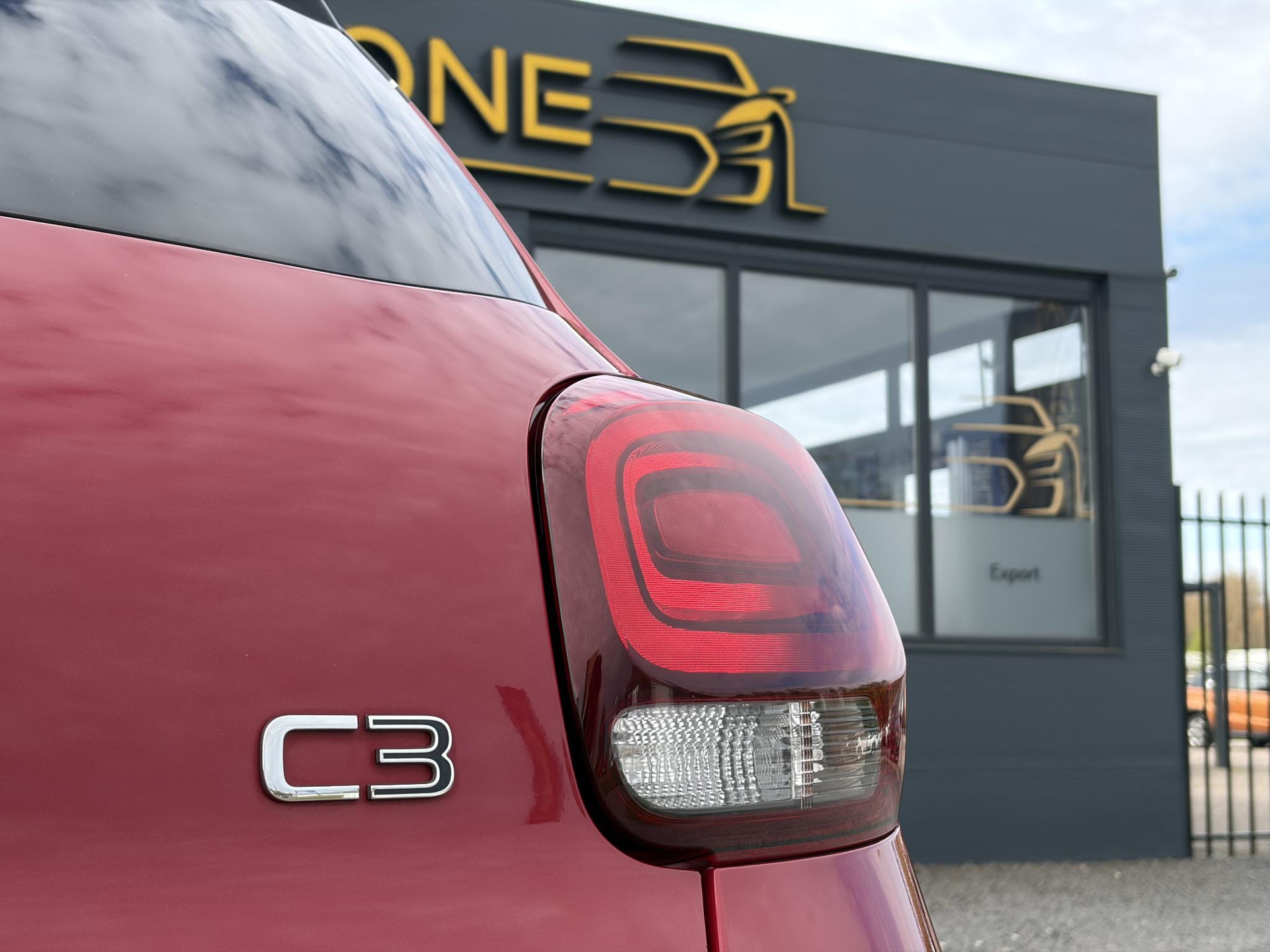 Citroen C3 1.2 PureTech Feel Edition 2e Eigenaar,Navi,Carplay,Clima,Cruise,Pdc,Rijstrooksensor,Lm velgen,N.A.P,Net beurt gehad,Bj 12-2017,Apk tot 02-2027