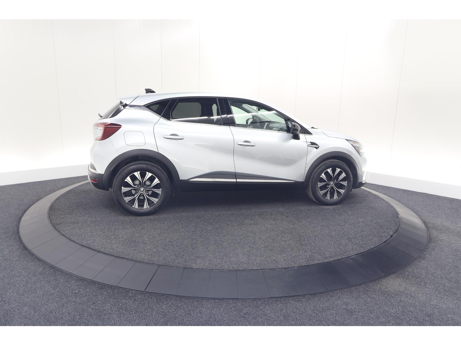 Renault Captur TCe 140 EDC Techno | Camera | 9.3 Inch Groot Scherm | Stoelverwarming | Apple Carplay