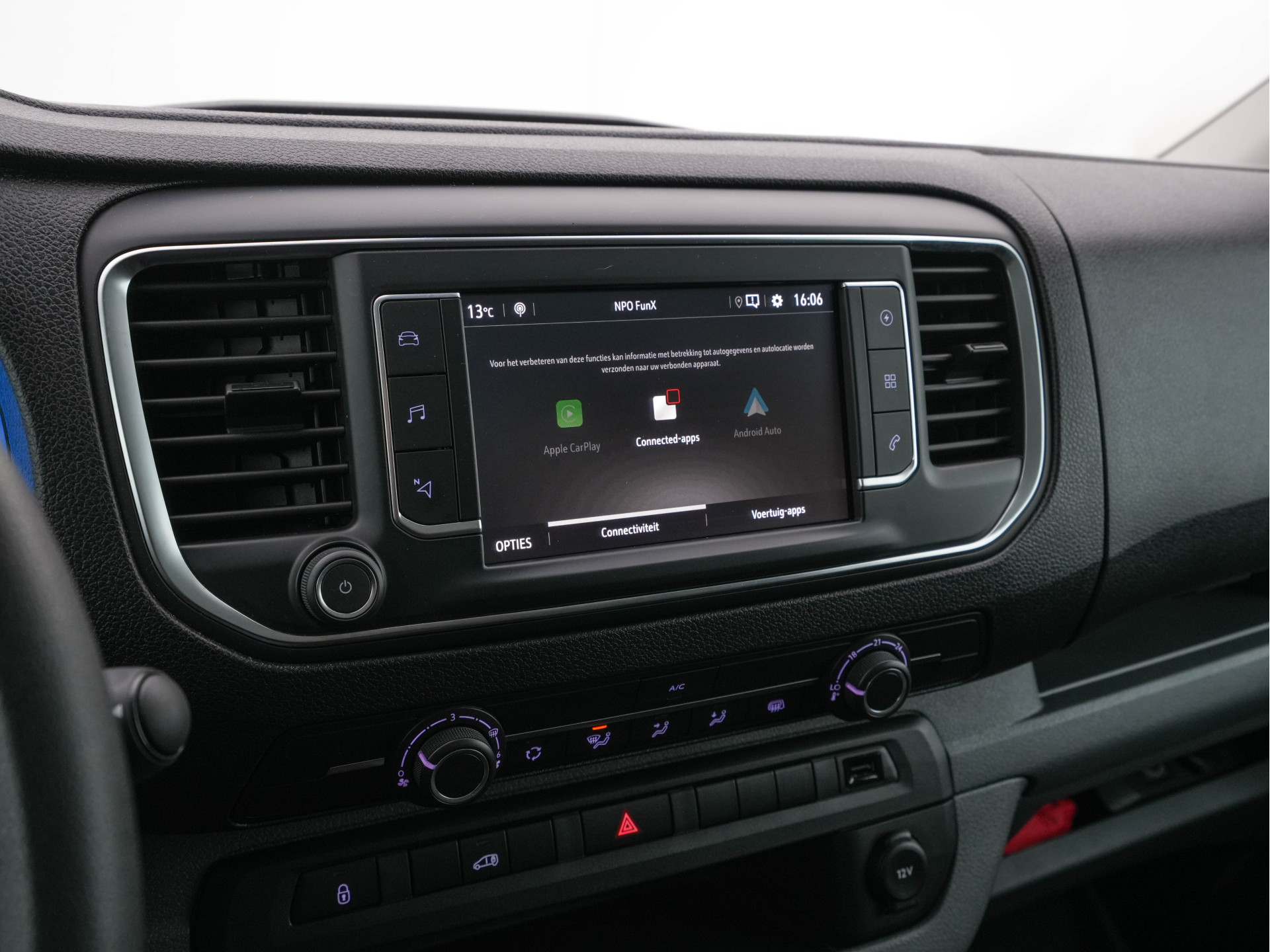 Opel Vivaro-e L2H1 Innovation 50 kWh 3-Pers [ 3-Fase-11kW ] {SOH-93%} Aut. *LEATHER | NAVI-FULLMAP | CAMERA | AIRCO | DAB+ | PDC | CRUISE | CARPLAY*