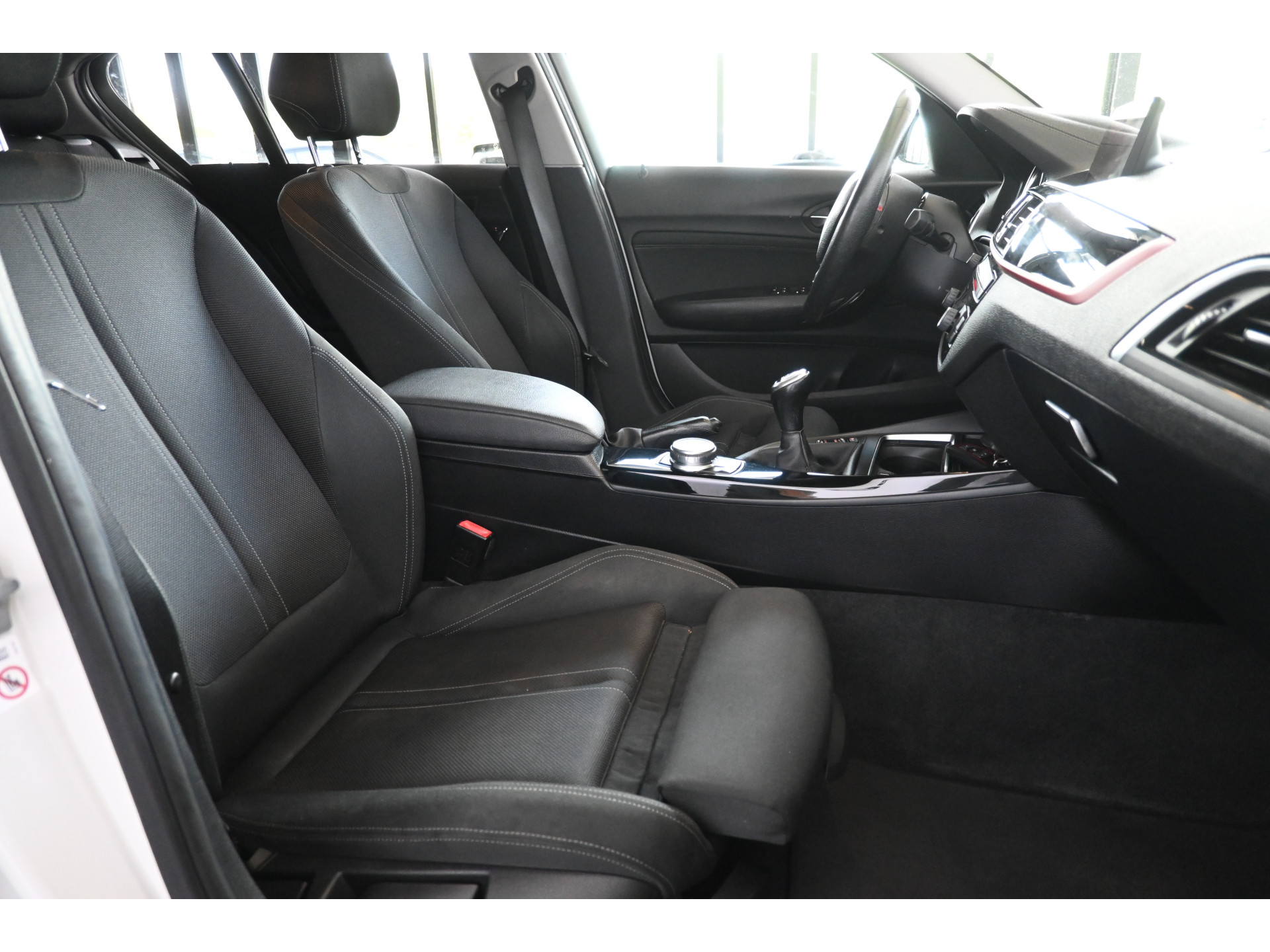BMW 1-serie 116i Sport Cima Navigatie Pdc Cruise Control LED Stoelverwarming Inruil Mogelijk!