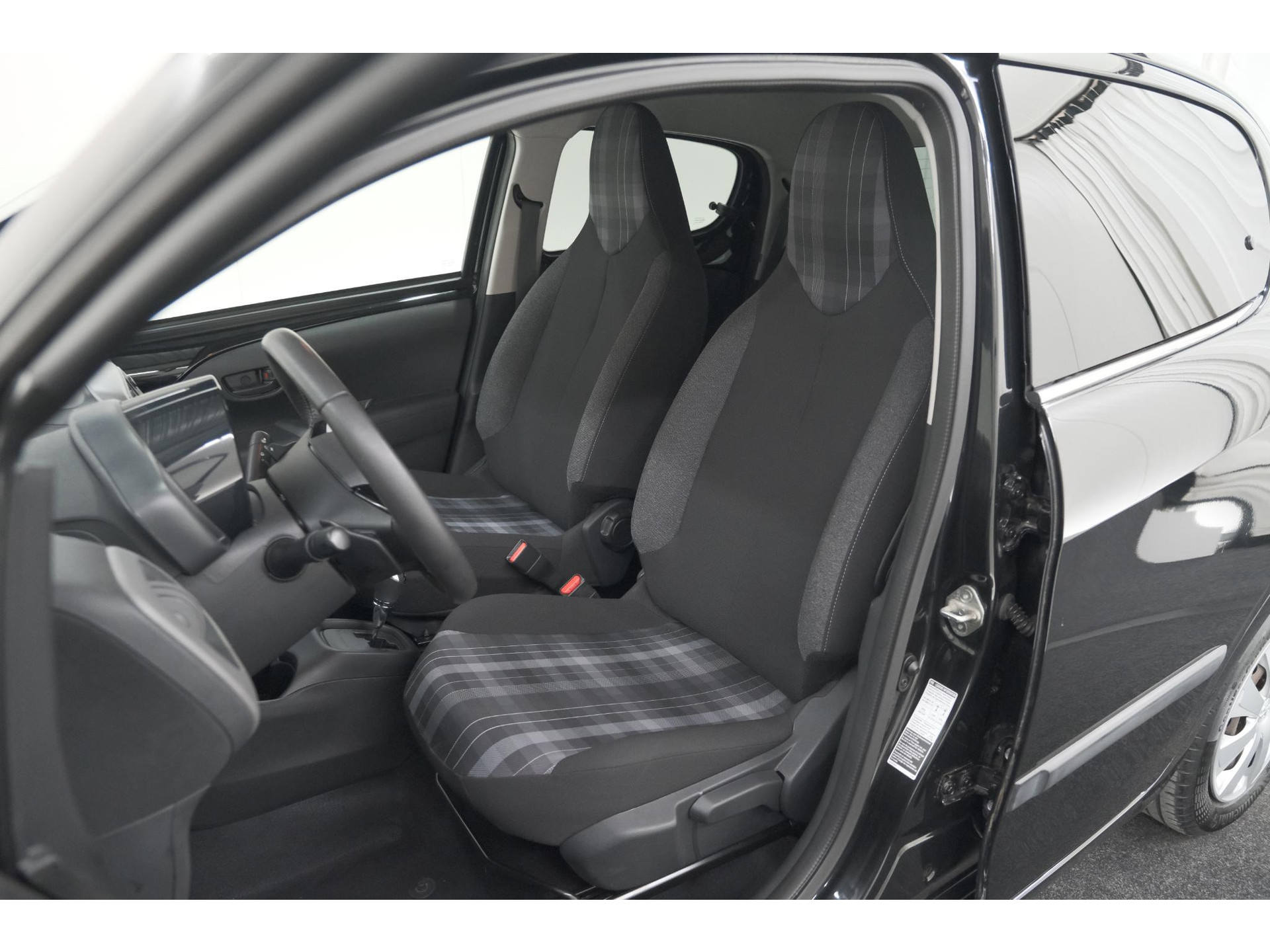 Peugeot 108 1.0 e-VTi Active | Unieke Auto! | Automaat | Airco | Getint Glas | Bluetooth Radio | 5 Deurs