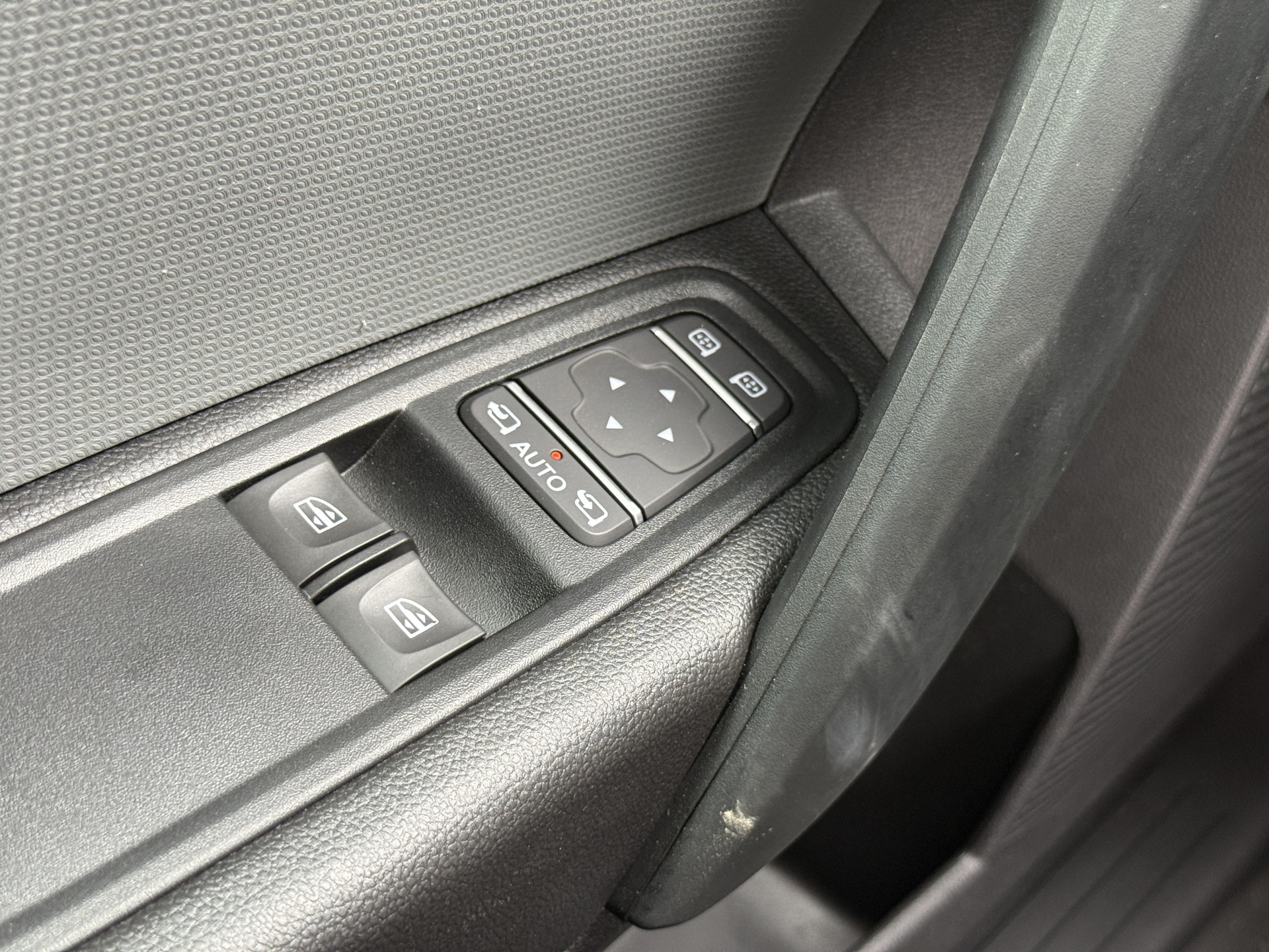 Renault Kangoo Grand Comfort TCe 130PK **Benzine** Automaat L1 LED Inbouw Airco Cruise Control Camera Parkeersensoren